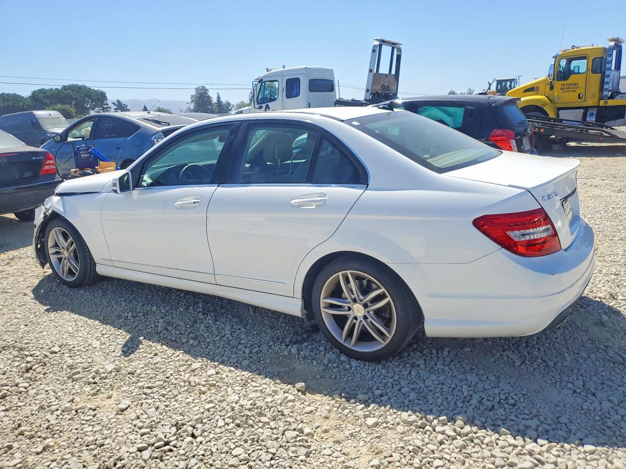 2013 Mercedes-benz C 250 White vin: WDDGF4HB8DG095291