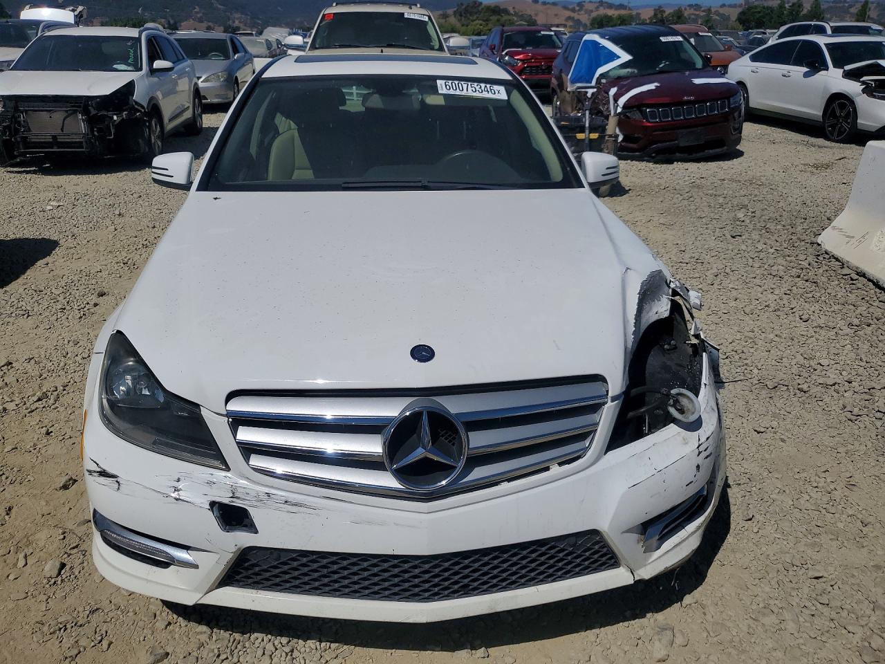 2013 Mercedes-benz C 250 White vin: WDDGF4HB8DG095291