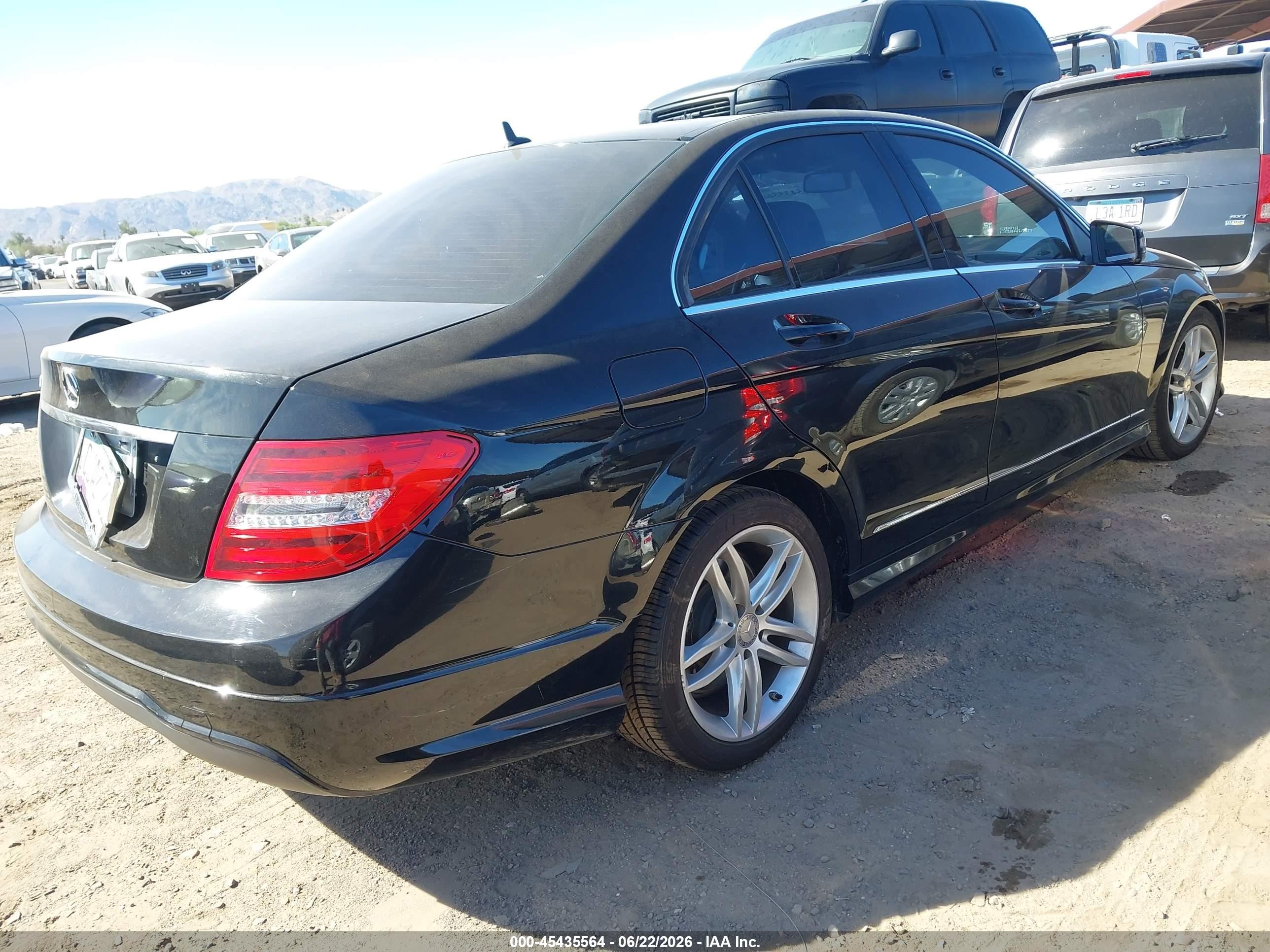 2013 Mercedes-benz C 250 Sport Черный vin: WDDGF4HB8DR265816