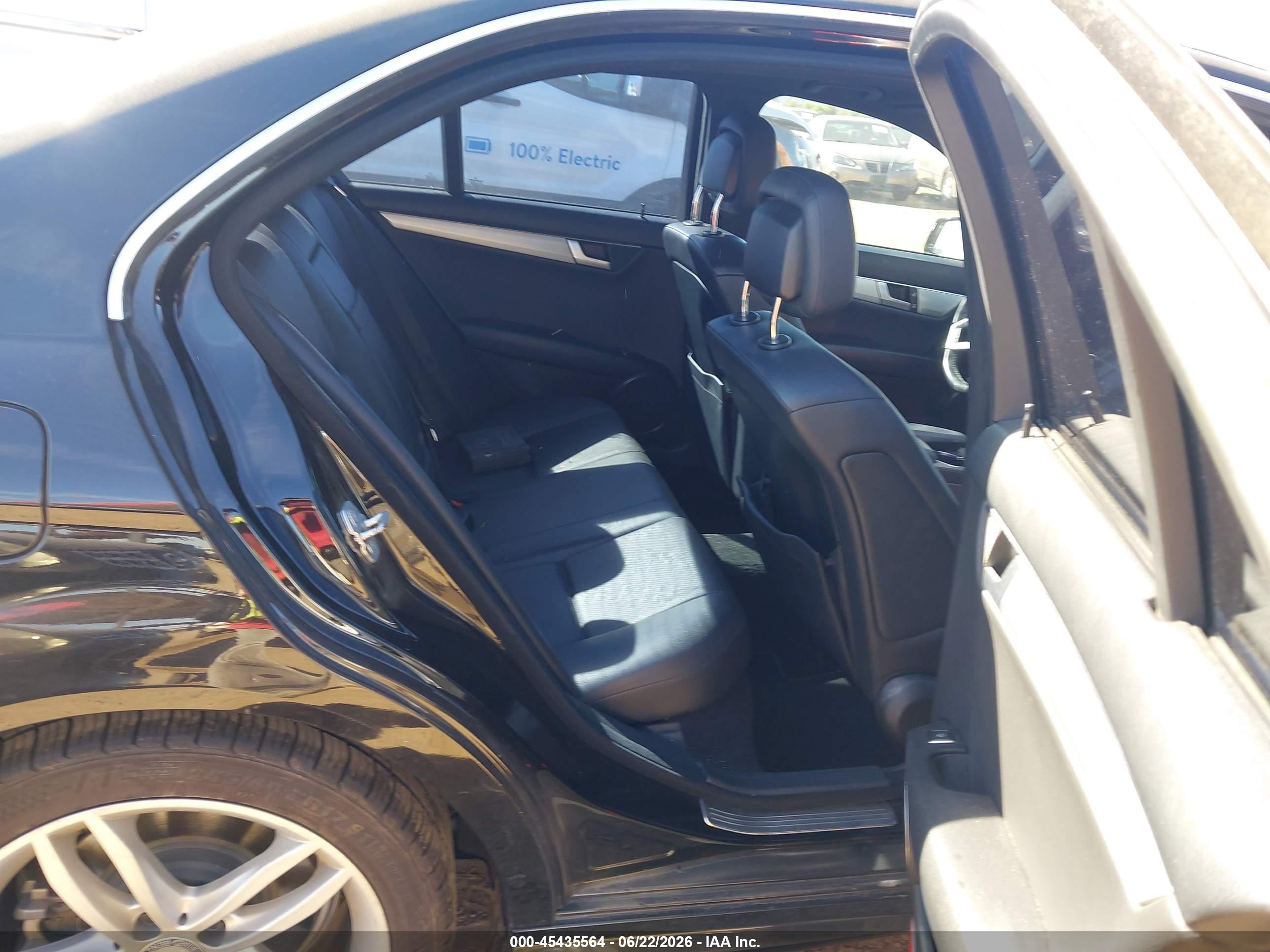 2013 Mercedes-benz C 250 Sport Черный vin: WDDGF4HB8DR265816