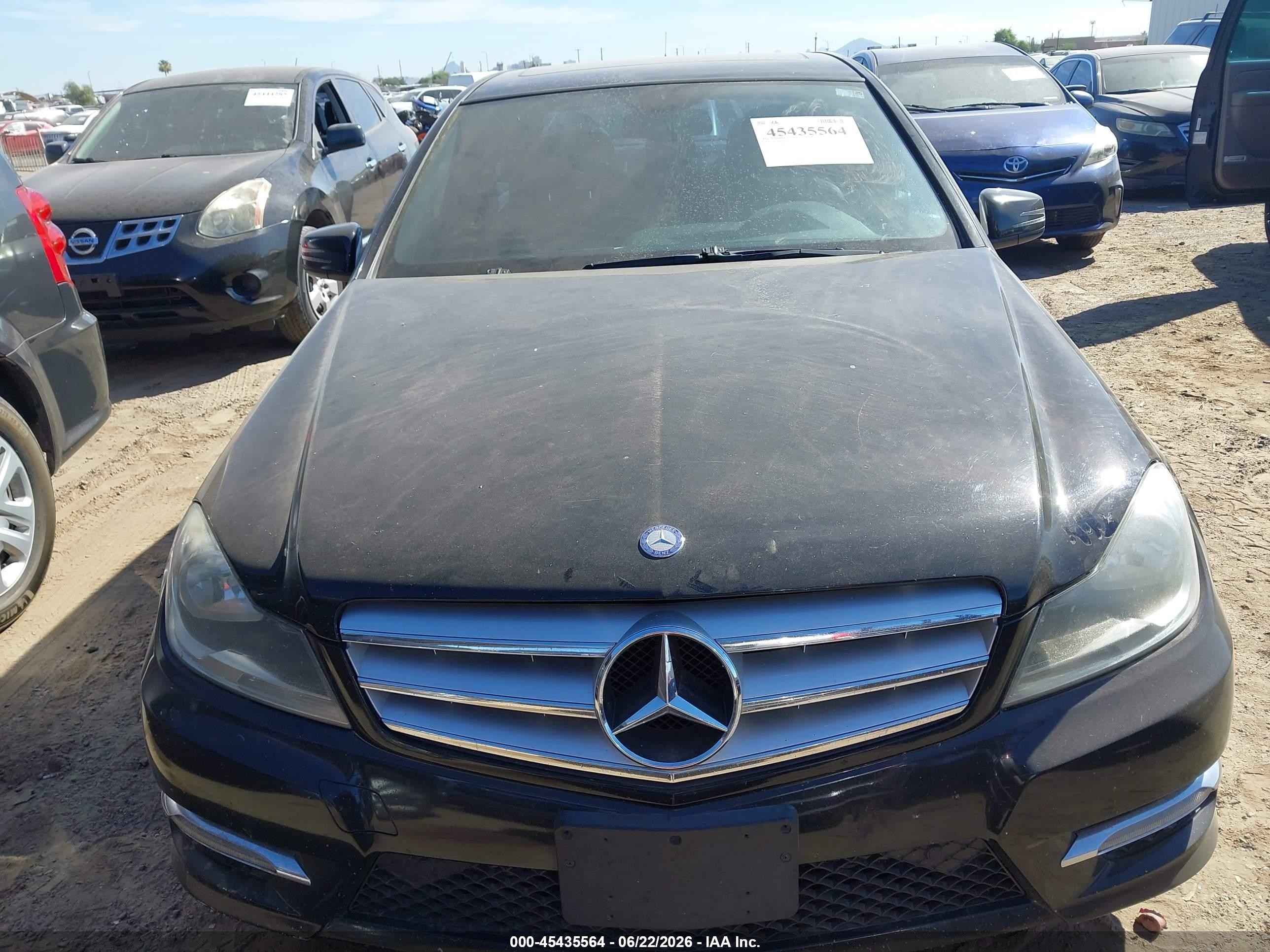 2013 Mercedes-benz C 250 Sport Черный vin: WDDGF4HB8DR265816