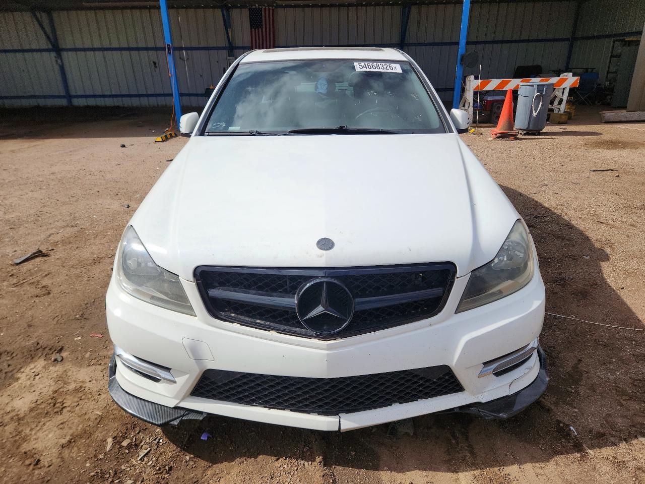 2013 Mercedes-benz C 250 White vin: WDDGF4HB8DR269056