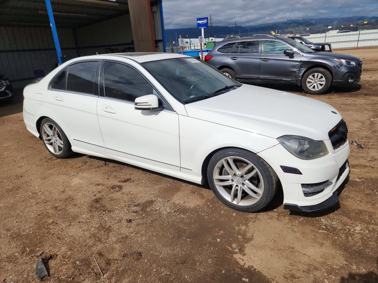 2013 Mercedes-benz C 250 White vin: WDDGF4HB8DR269056