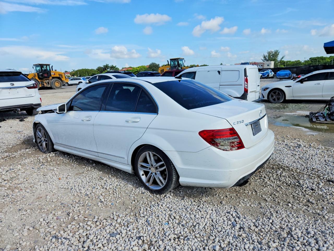 2013 Mercedes-benz C 250 White vin: WDDGF4HB8DR270062