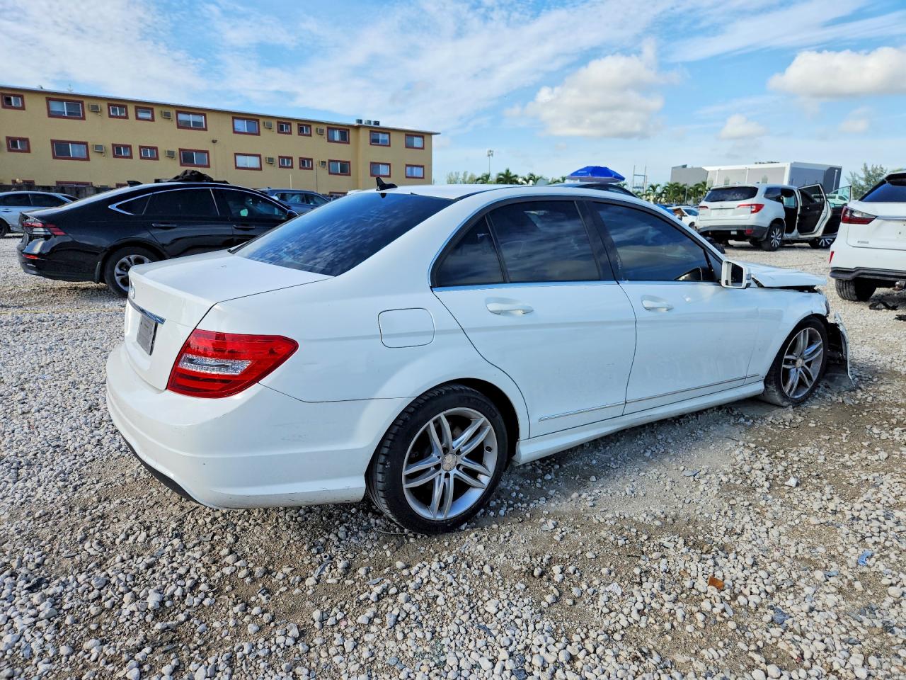 2013 Mercedes-benz C 250 White vin: WDDGF4HB8DR270062