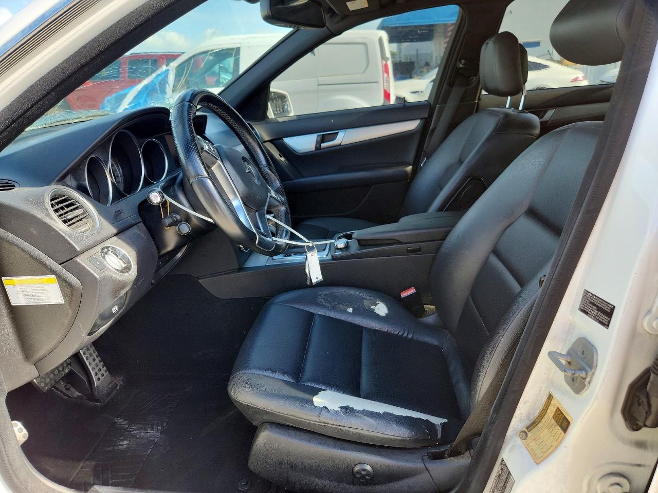 2013 Mercedes-benz C 250 White vin: WDDGF4HB8DR270062