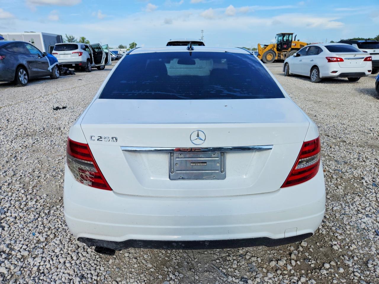 2013 Mercedes-benz C 250 White vin: WDDGF4HB8DR270062