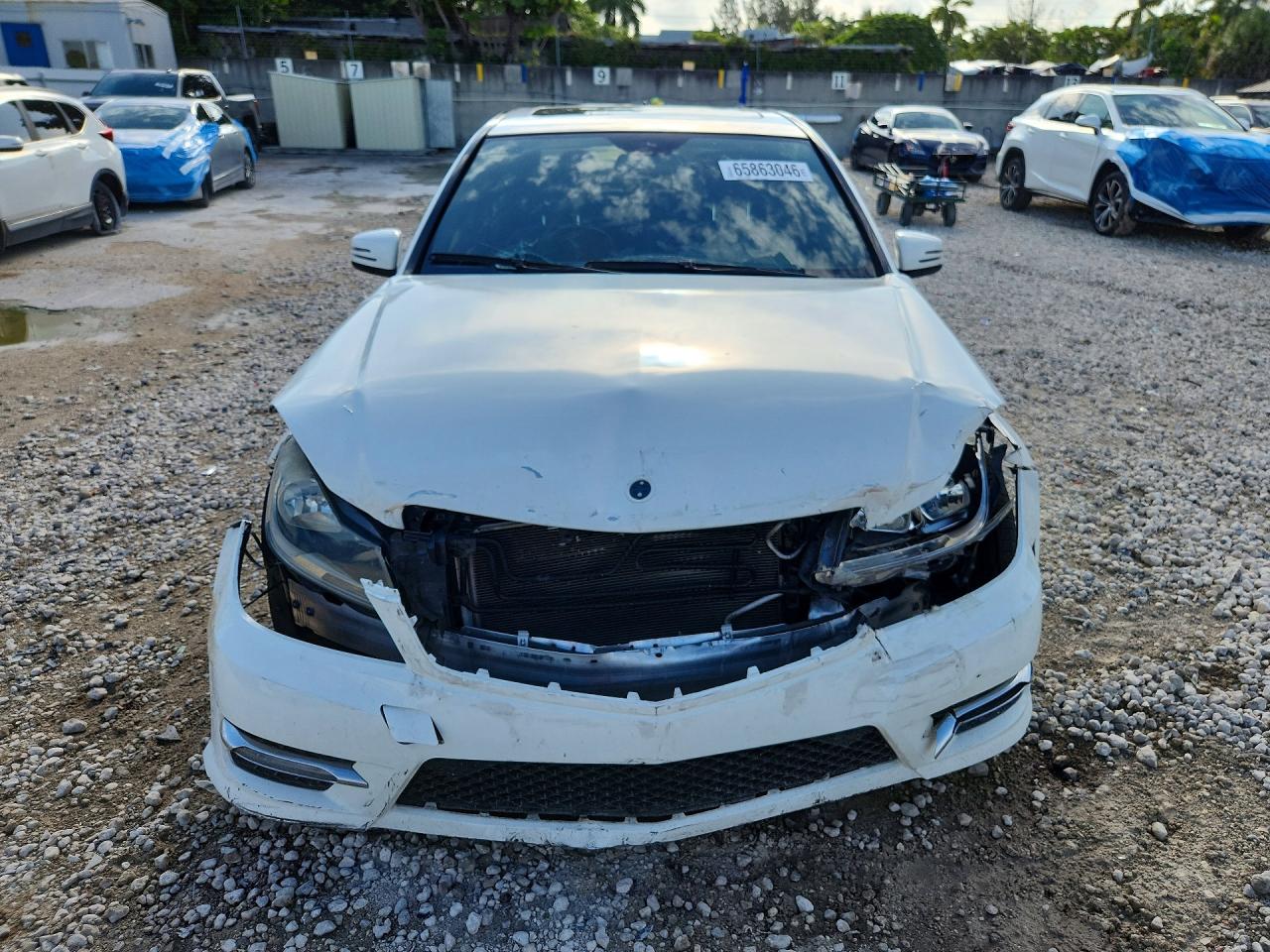 2013 Mercedes-benz C 250 White vin: WDDGF4HB8DR270062