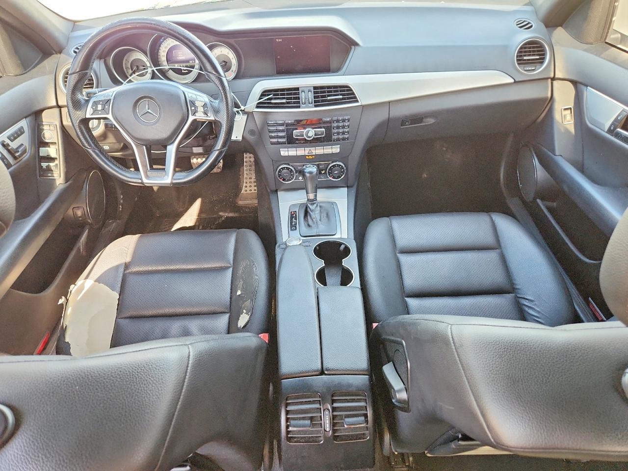 2013 Mercedes-benz C 250 White vin: WDDGF4HB8DR270062