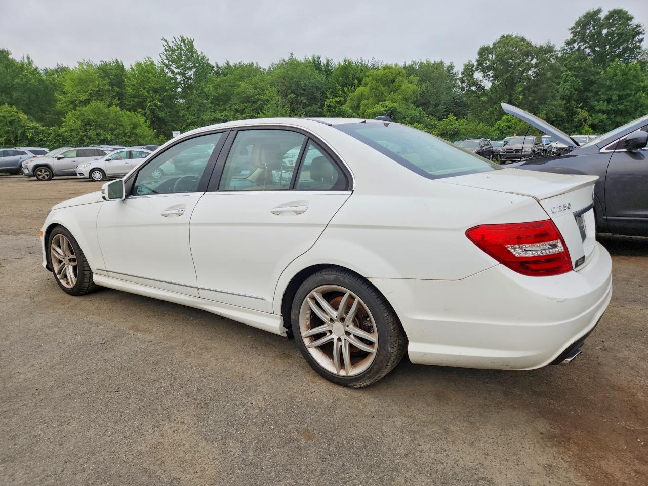 2013 Mercedes-benz C 250 White vin: WDDGF4HB8DR271566