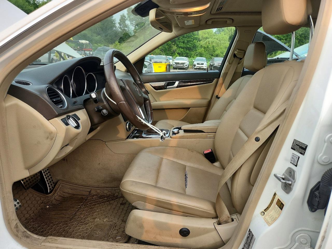 2013 Mercedes-benz C 250 White vin: WDDGF4HB8DR271566