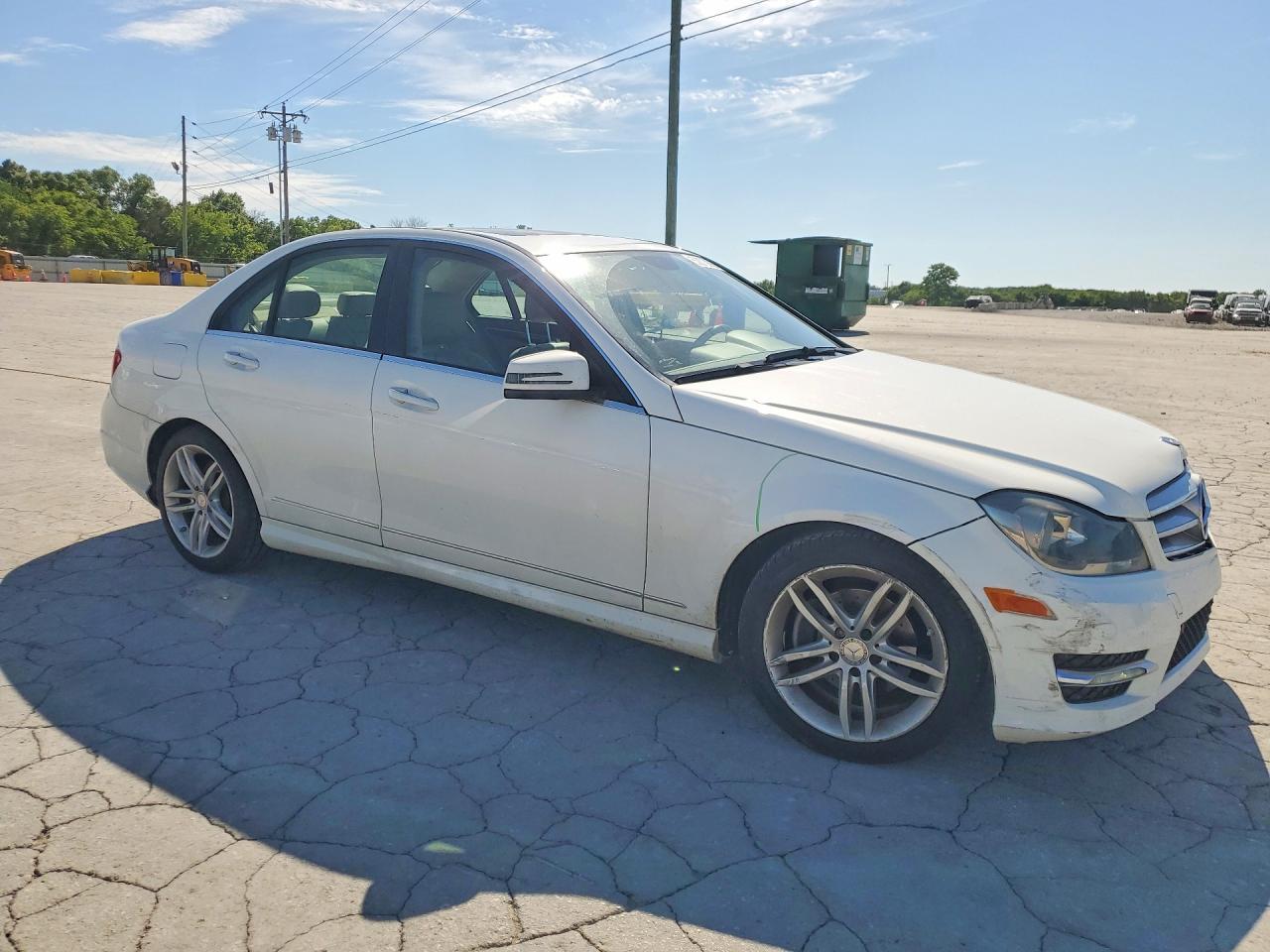 2013 Mercedes-benz C 250 White vin: WDDGF4HB8DR296757