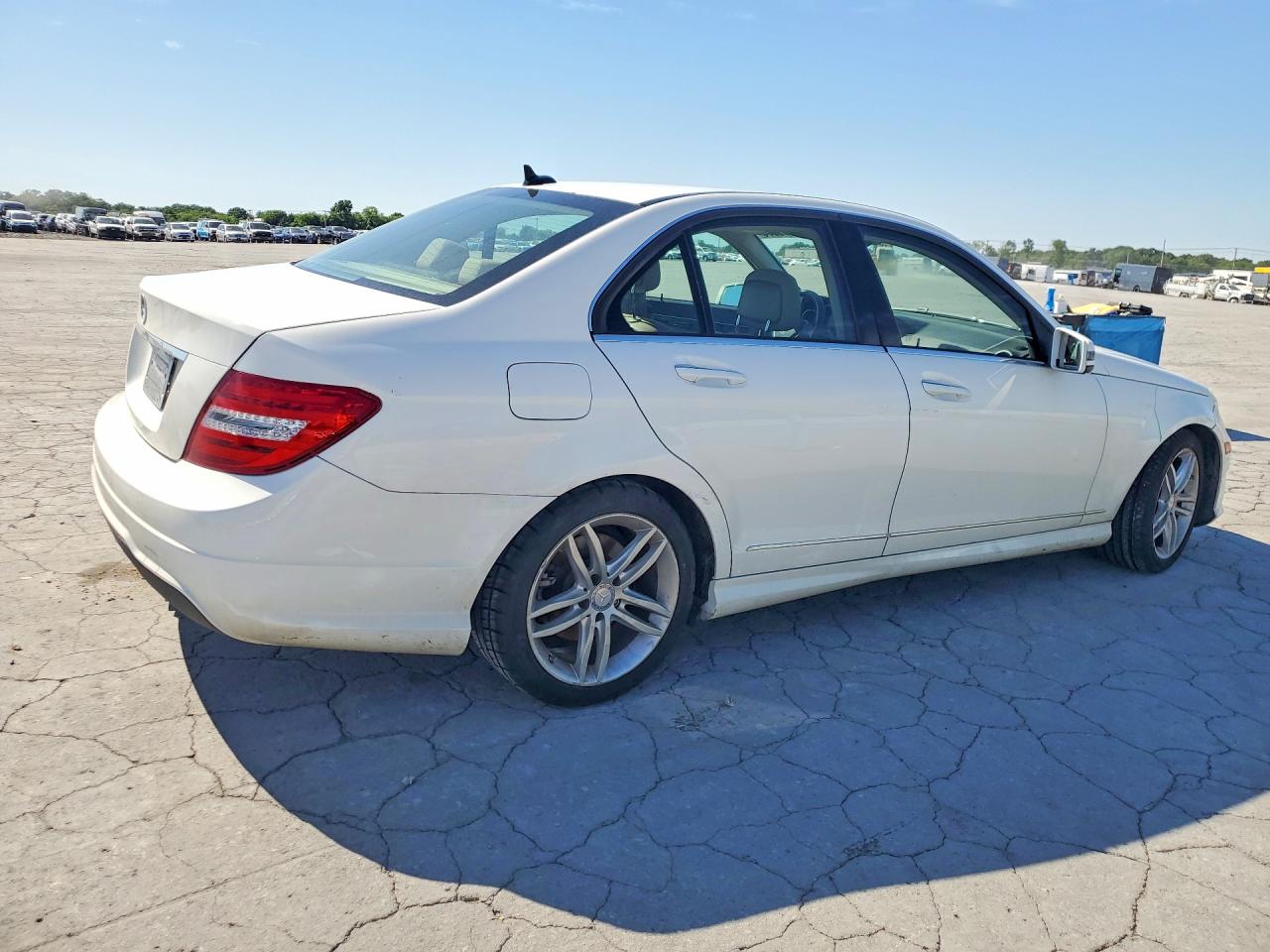 2013 Mercedes-benz C 250 White vin: WDDGF4HB8DR296757