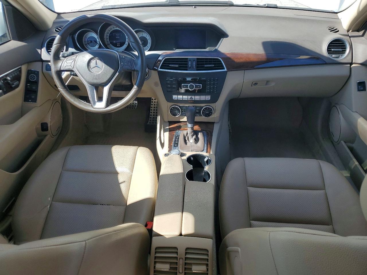 2013 Mercedes-benz C 250 White vin: WDDGF4HB8DR296757