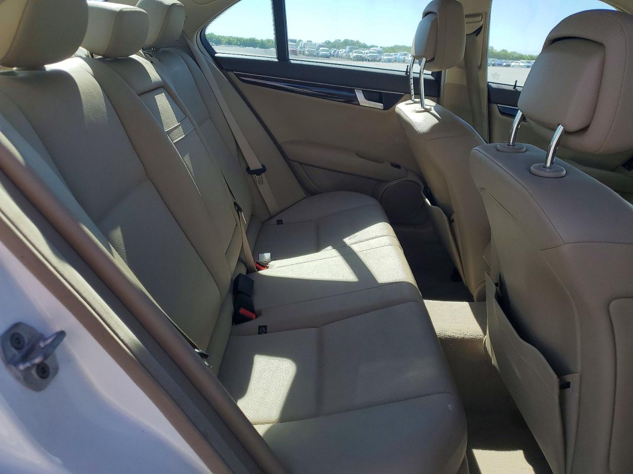 2013 Mercedes-benz C 250 White vin: WDDGF4HB8DR296757