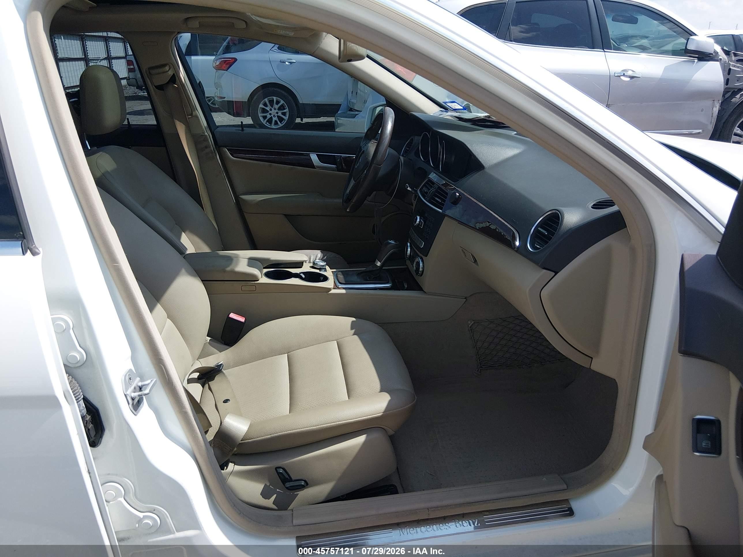 2014 Mercedes-benz C 250 Sport White vin: WDDGF4HB8EA950978