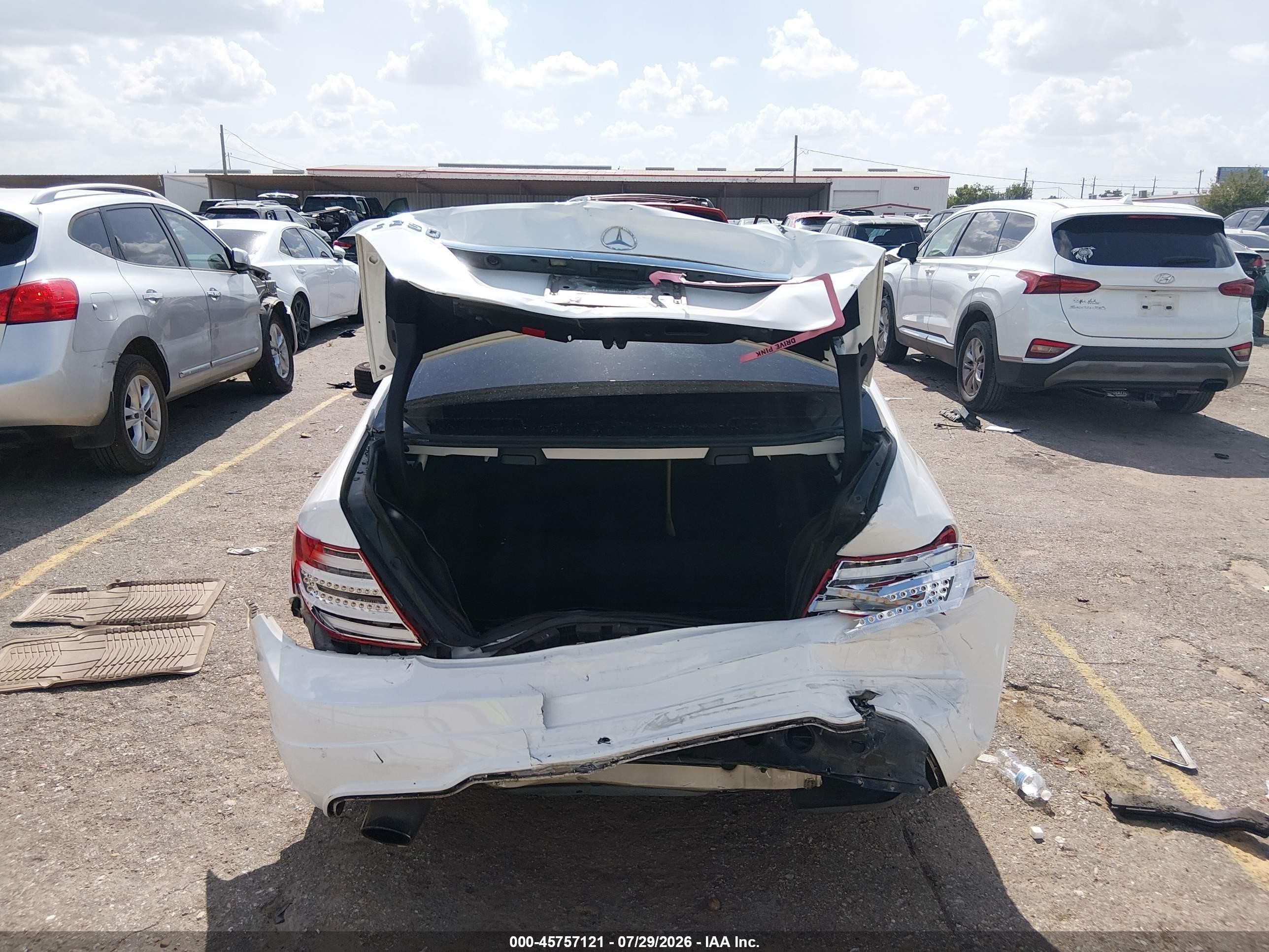 2014 Mercedes-benz C 250 Sport White vin: WDDGF4HB8EA950978