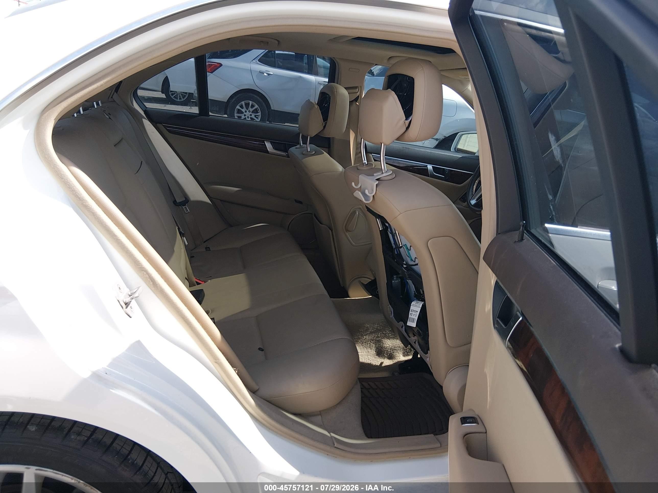 2014 Mercedes-benz C 250 Sport White vin: WDDGF4HB8EA950978