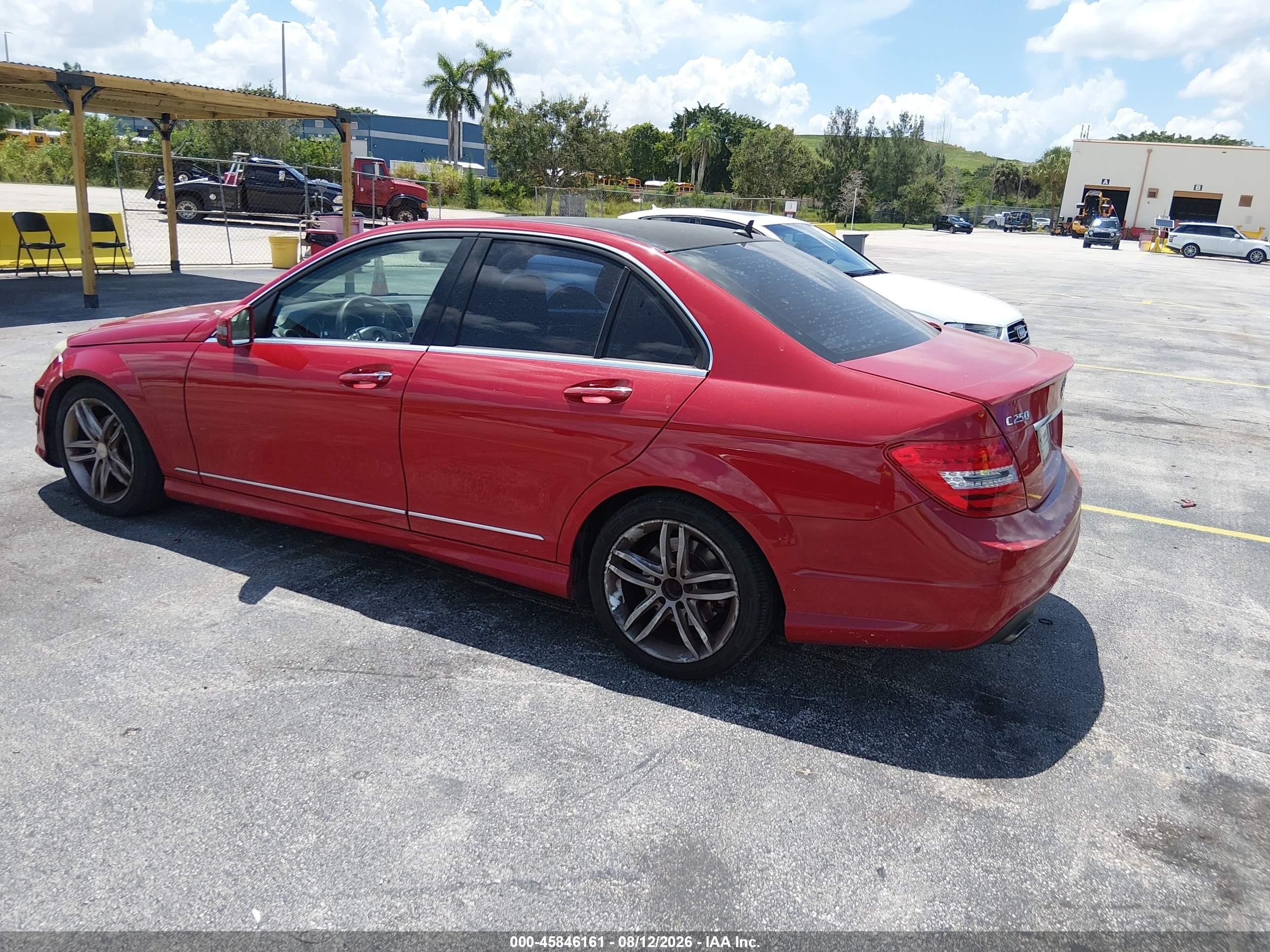 2014 Mercedes-benz C 250 Sport Красный vin: WDDGF4HB8EG210215