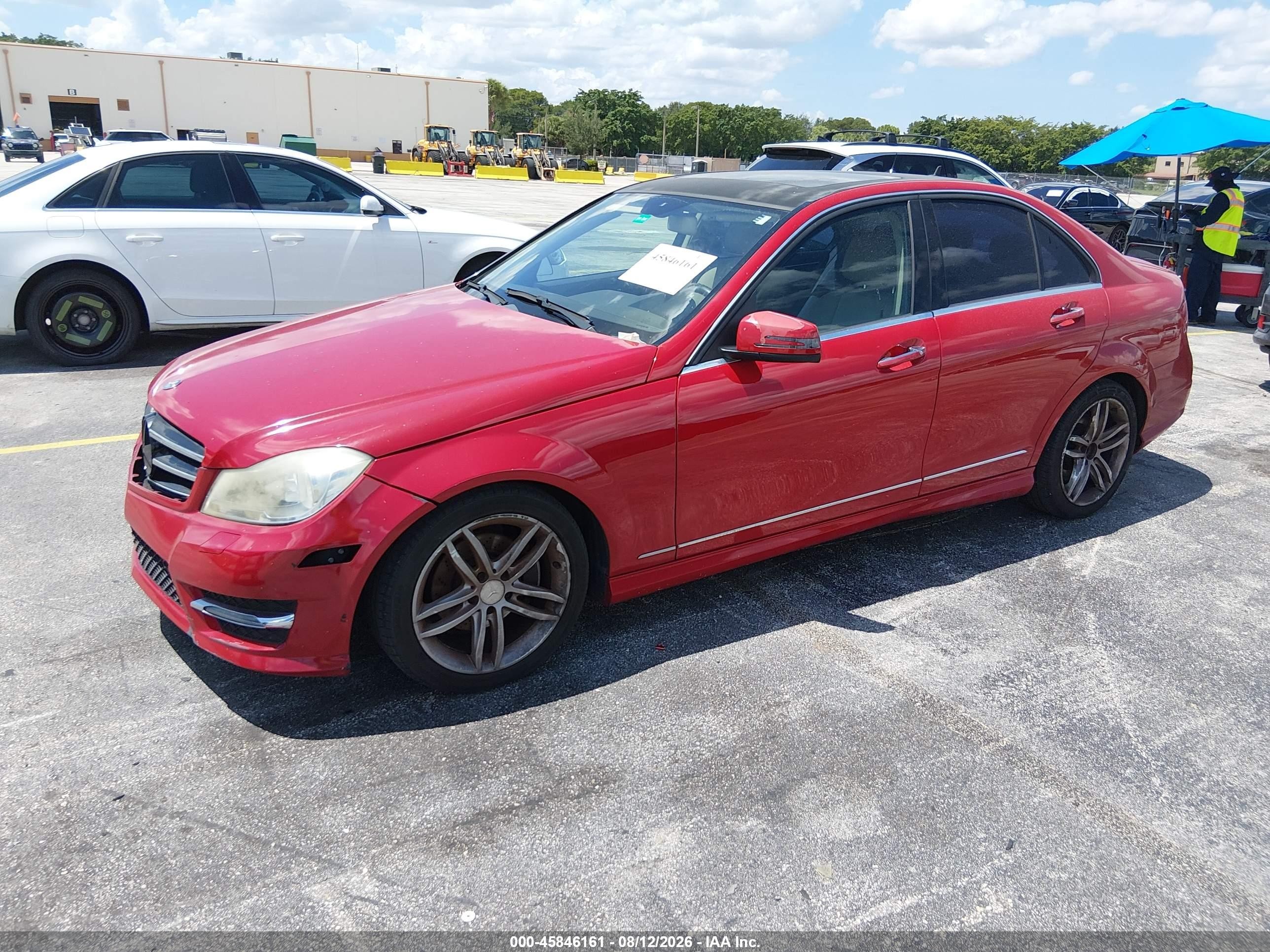2014 Mercedes-benz C 250 Sport Красный vin: WDDGF4HB8EG210215