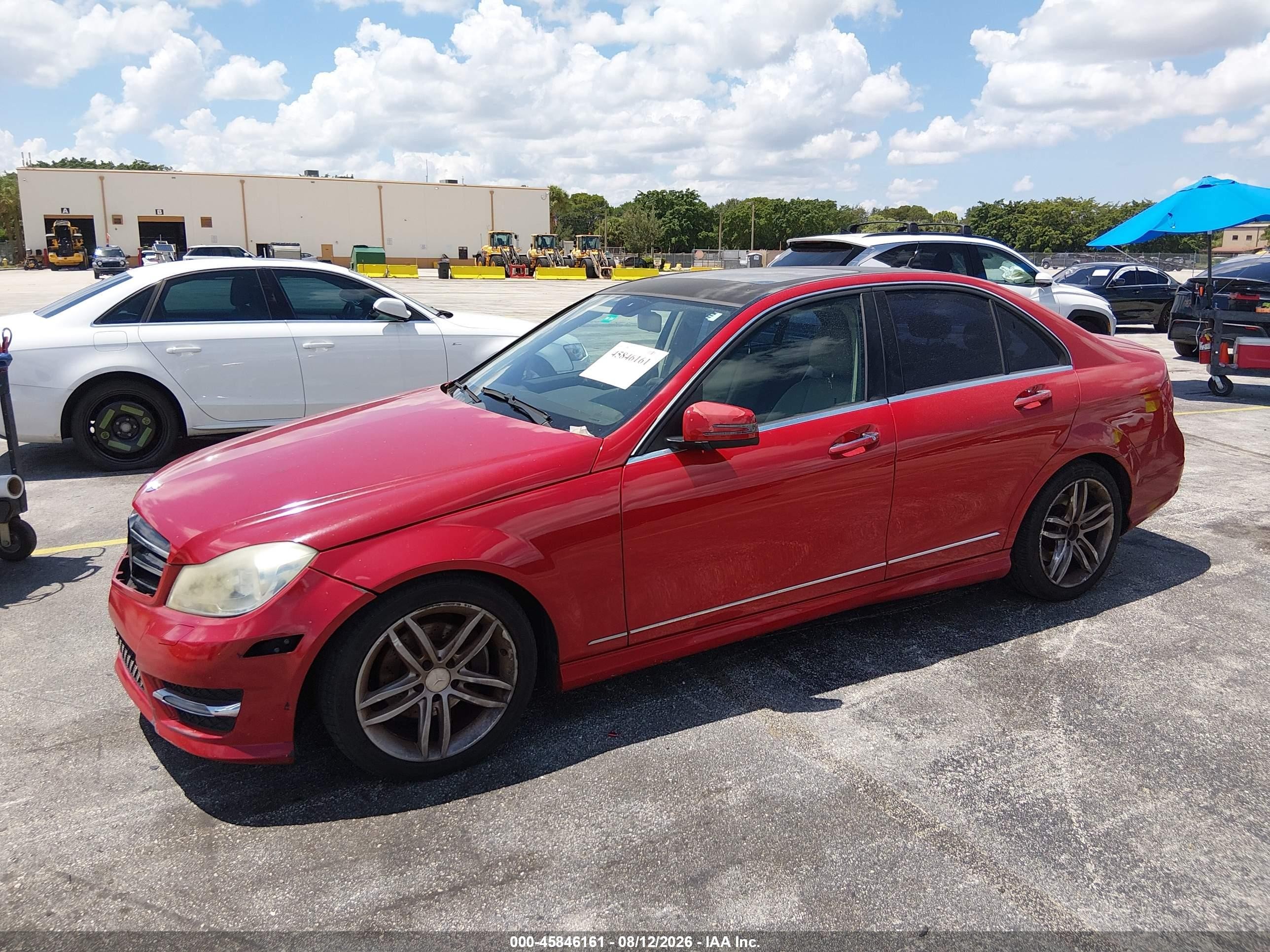 2014 Mercedes-benz C 250 Sport Красный vin: WDDGF4HB8EG210215
