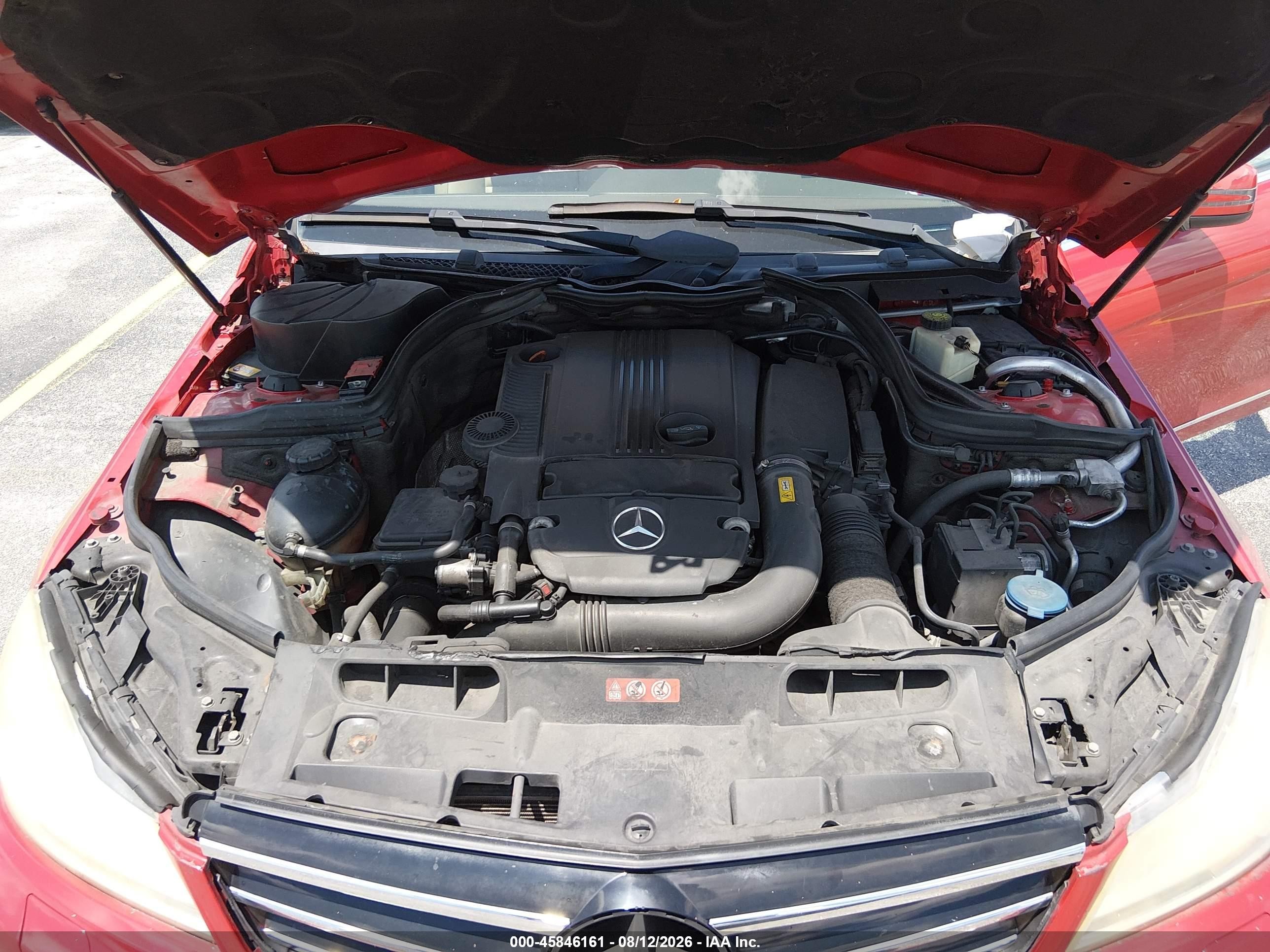 2014 Mercedes-benz C 250 Sport Красный vin: WDDGF4HB8EG210215