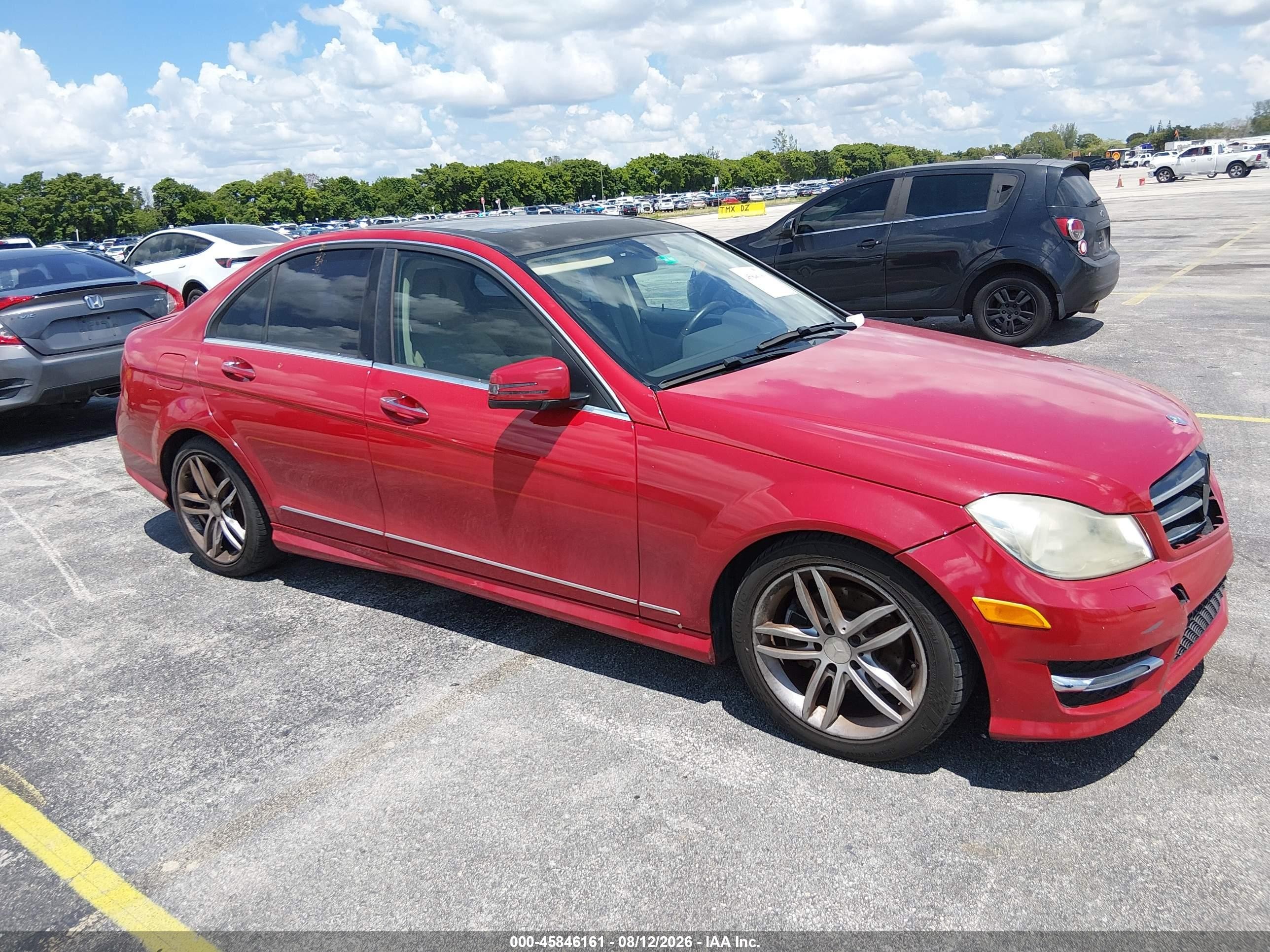 2014 Mercedes-benz C 250 Sport Красный vin: WDDGF4HB8EG210215