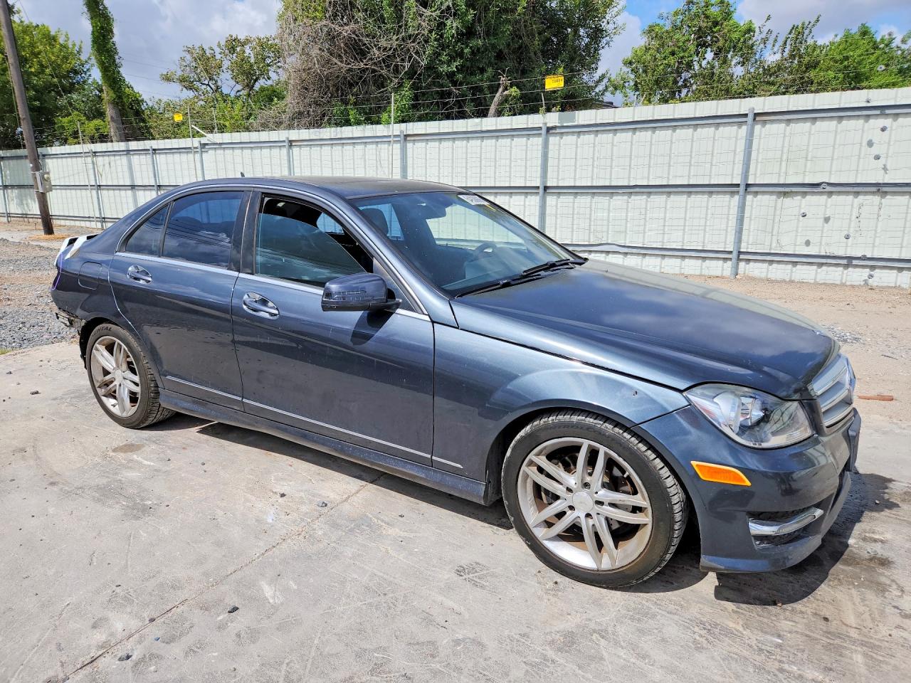 2014 Mercedes-benz C 250 Gray vin: WDDGF4HB8EG237608