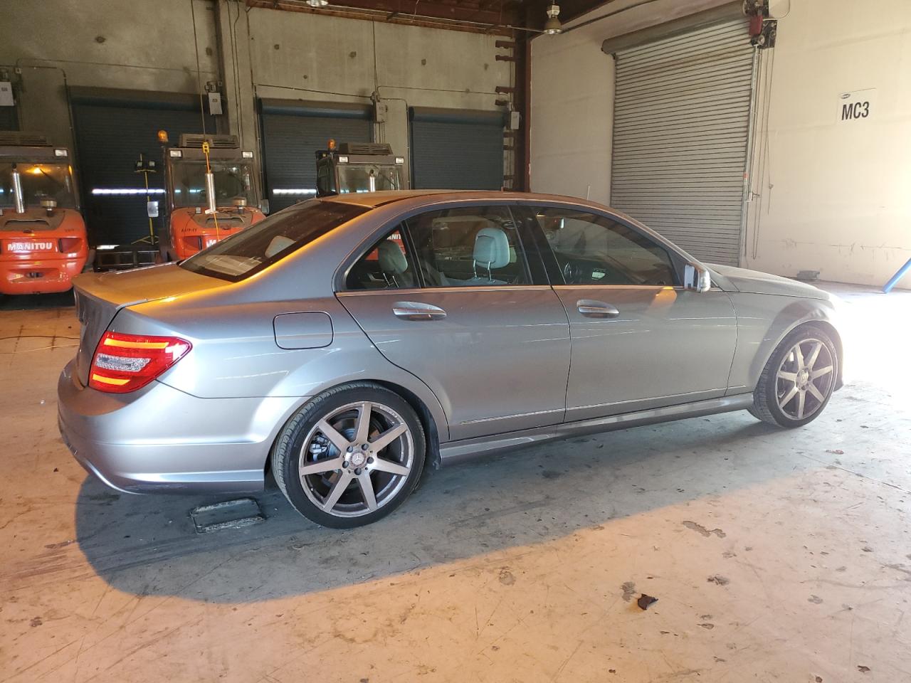 2014 Mercedes-benz C 250 Серебряный vin: WDDGF4HB8EG237835