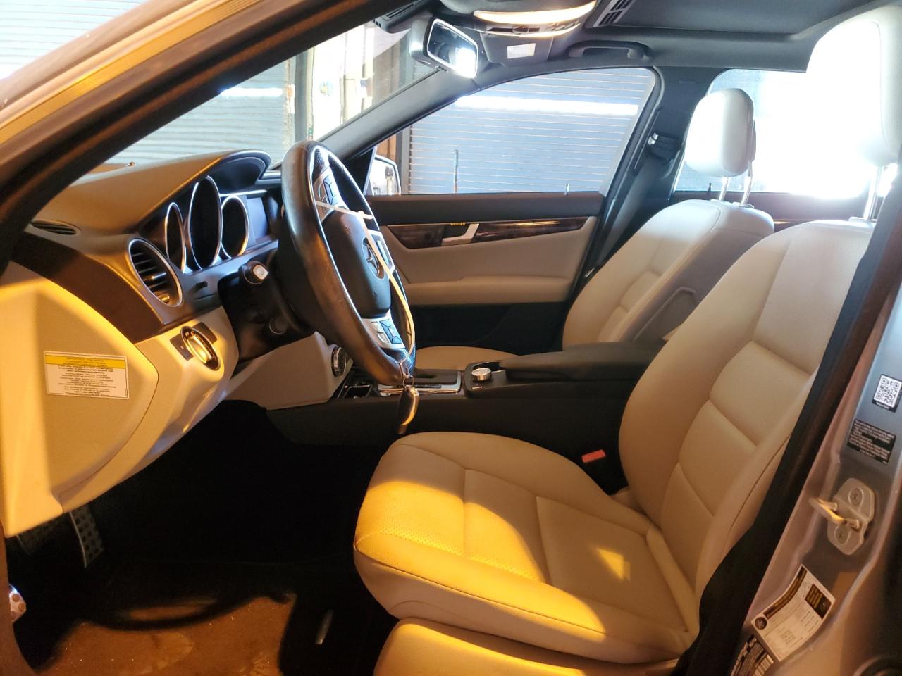 2014 Mercedes-benz C 250 Серебряный vin: WDDGF4HB8EG237835