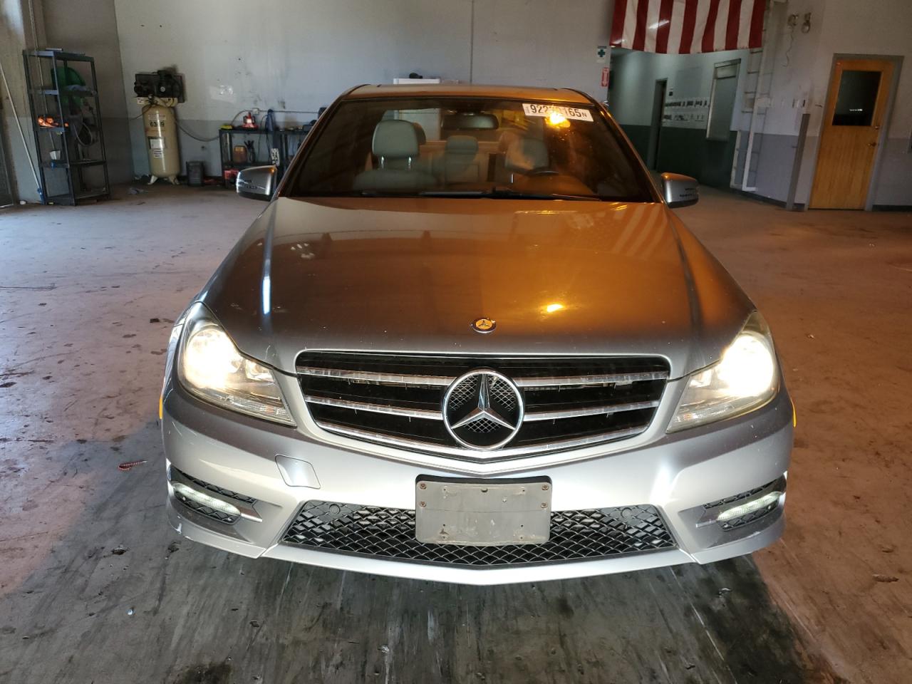 2014 Mercedes-benz C 250 Серебряный vin: WDDGF4HB8EG237835