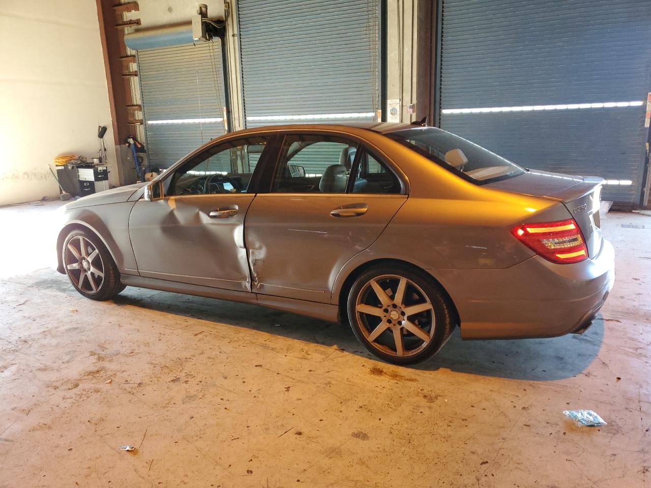2014 Mercedes-benz C 250 Серебряный vin: WDDGF4HB8EG237835