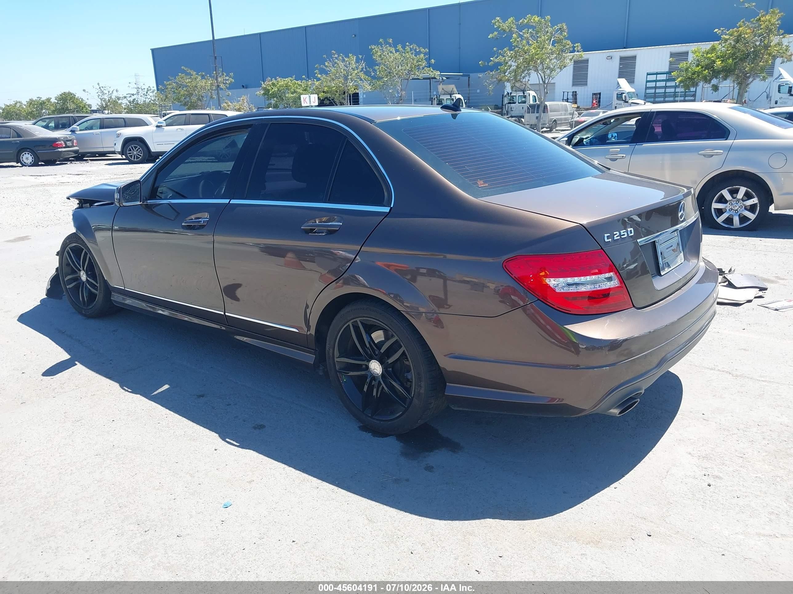 2014 Mercedes-benz C 250 Sport Коричневый vin: WDDGF4HB8EG241075