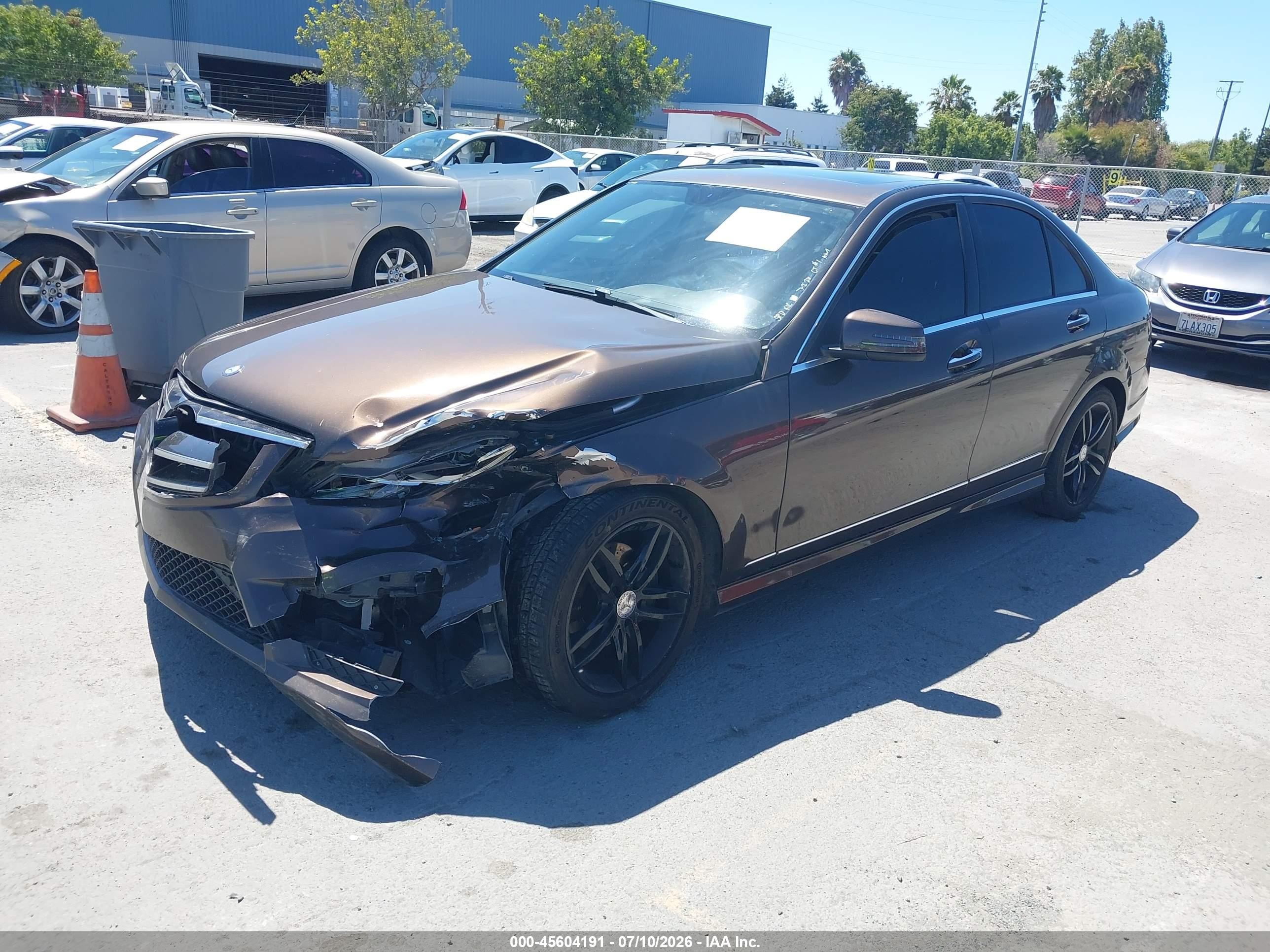 2014 Mercedes-benz C 250 Sport Коричневый vin: WDDGF4HB8EG241075