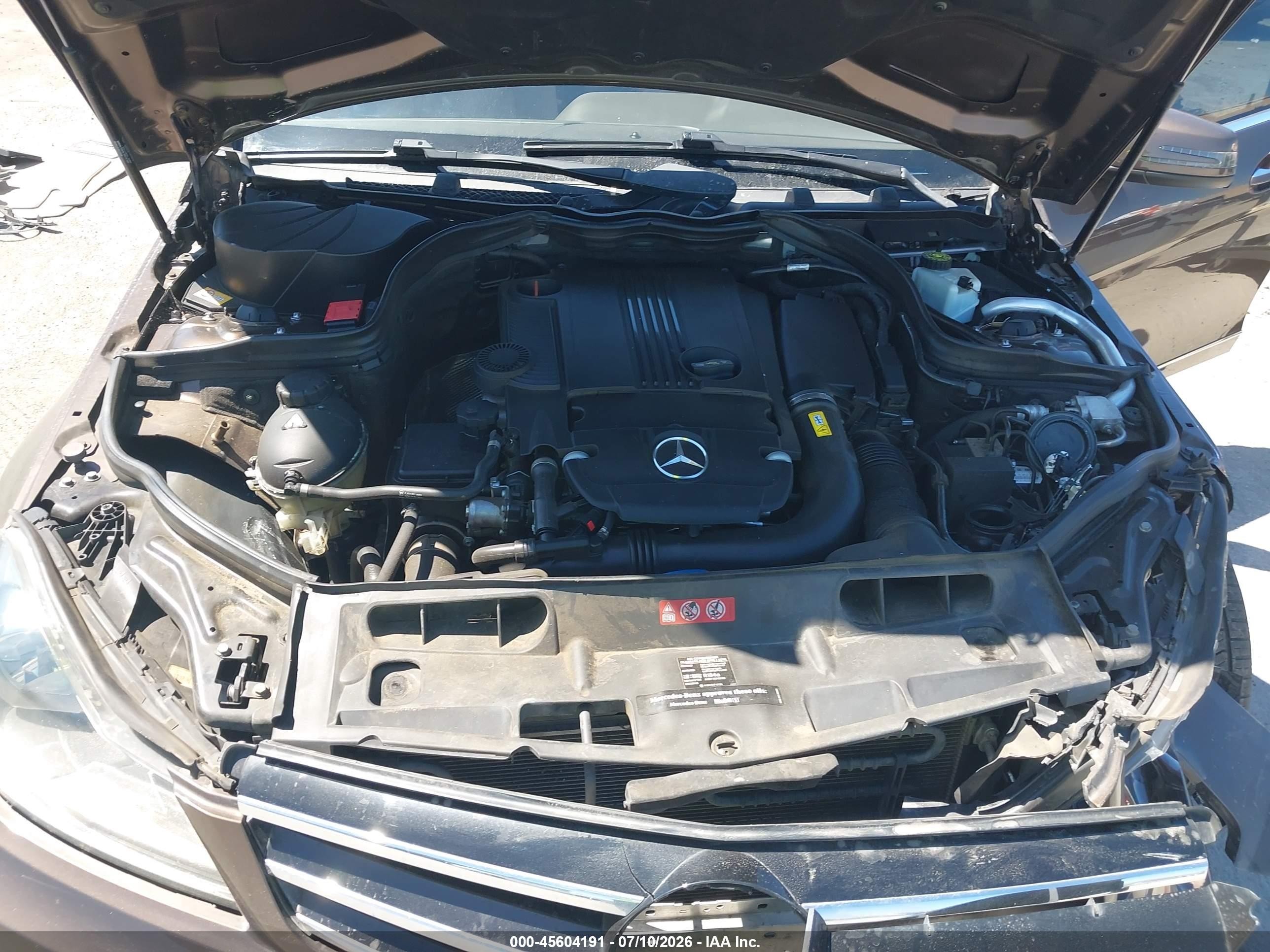 2014 Mercedes-benz C 250 Sport Коричневый vin: WDDGF4HB8EG241075