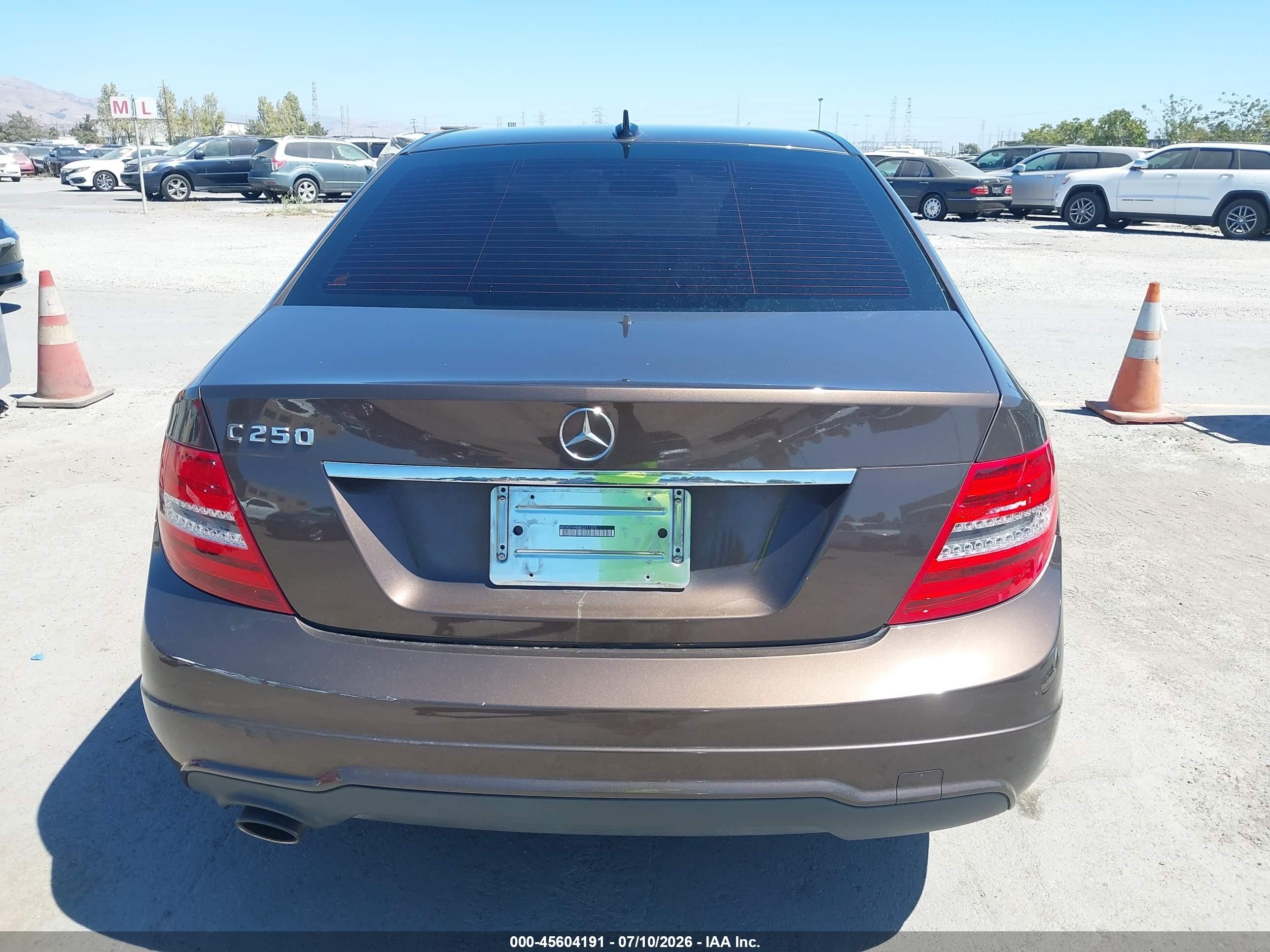 2014 Mercedes-benz C 250 Sport Коричневый vin: WDDGF4HB8EG241075