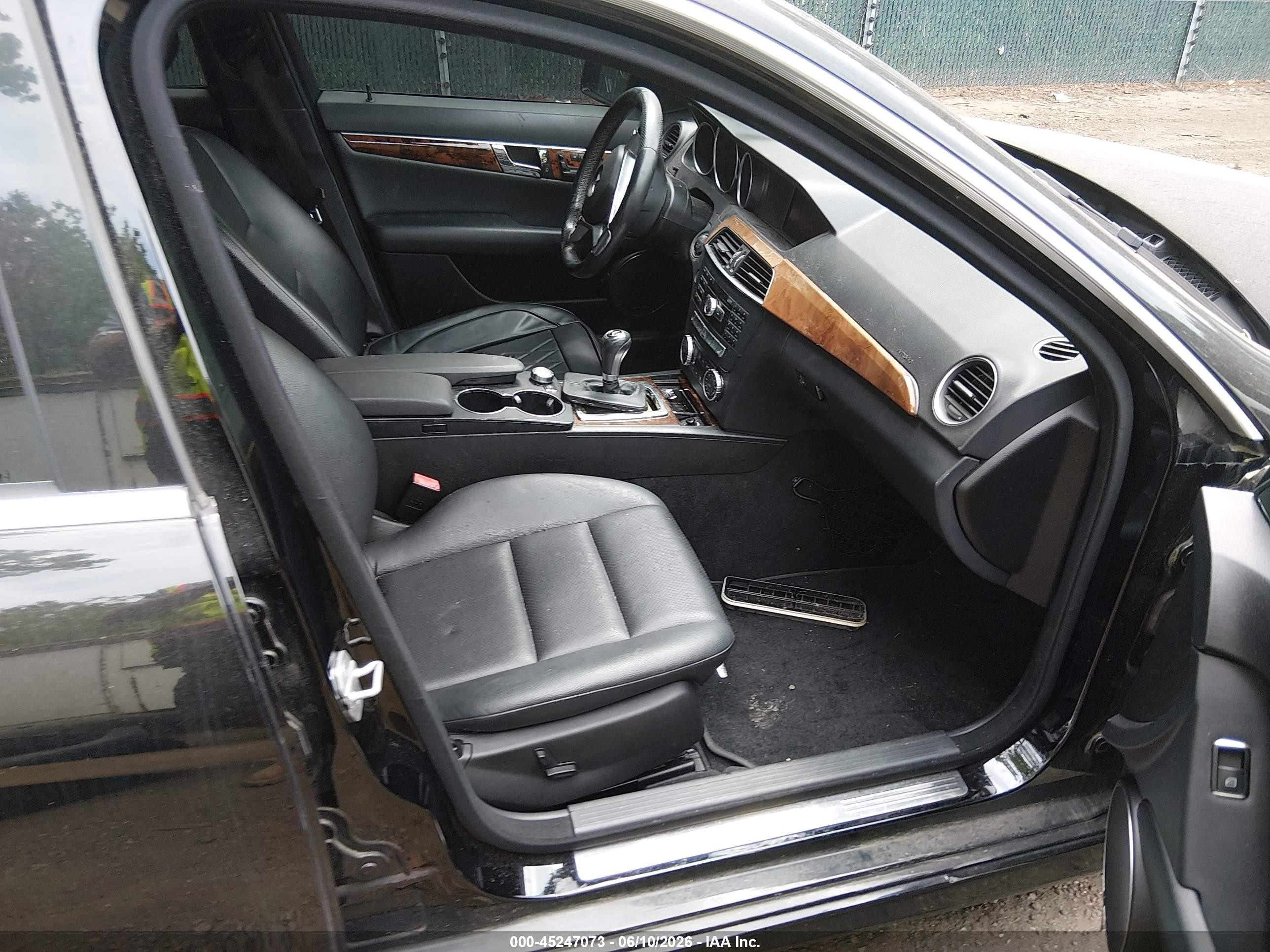 2014 Mercedes-benz C 250 Sport Черный vin: WDDGF4HB8EG243814