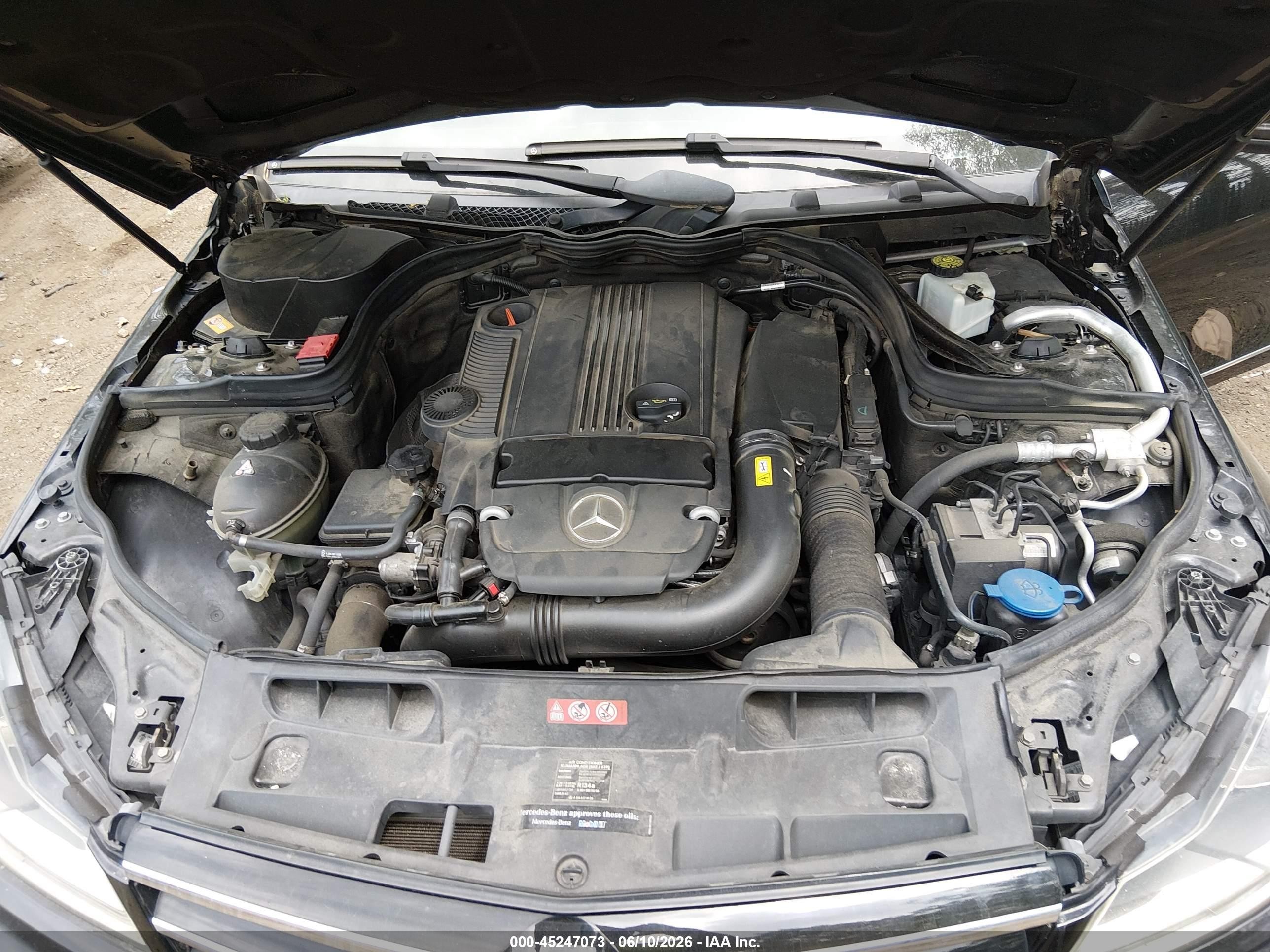 2014 Mercedes-benz C 250 Sport Черный vin: WDDGF4HB8EG243814