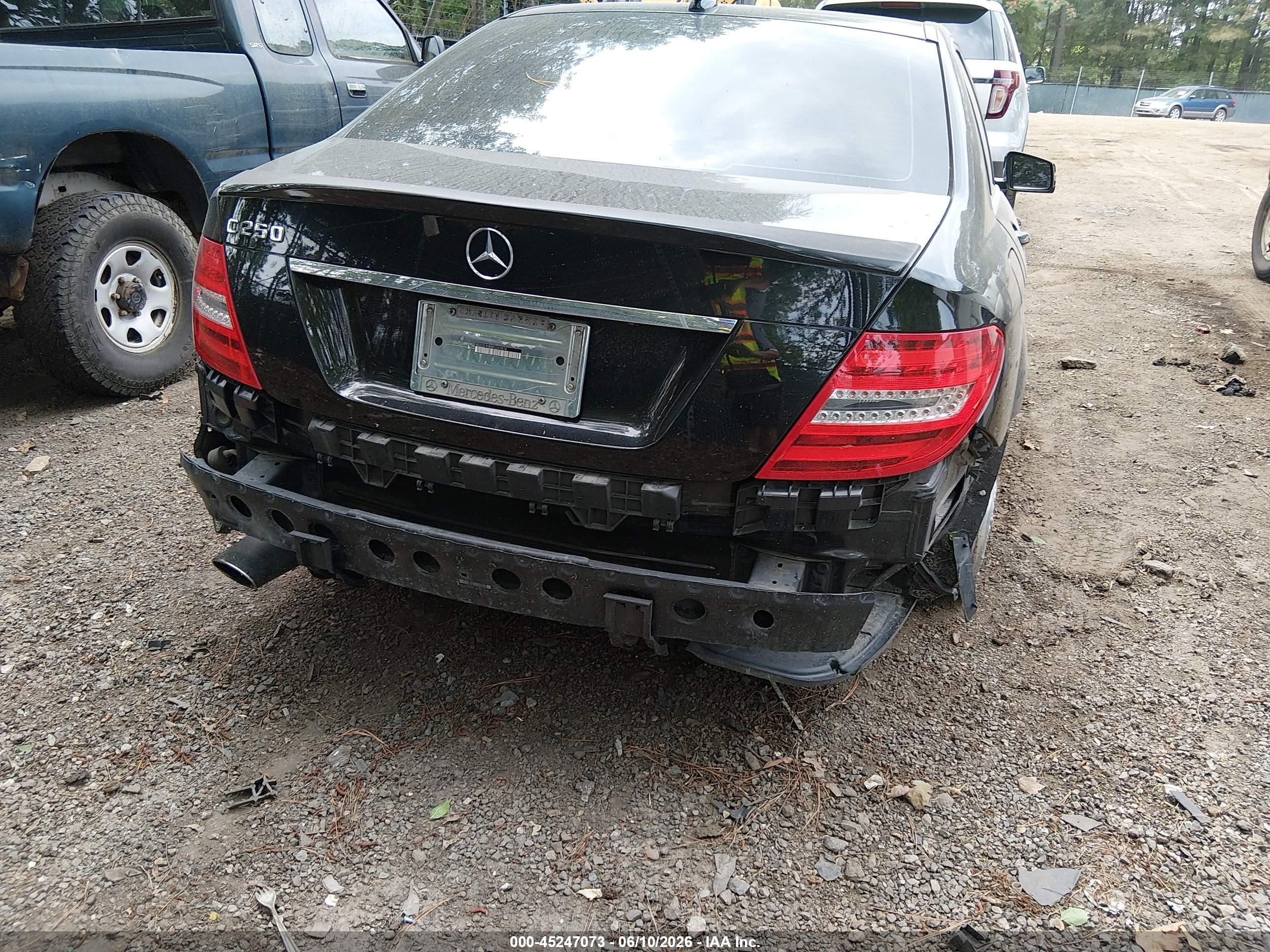 2014 Mercedes-benz C 250 Sport Черный vin: WDDGF4HB8EG243814