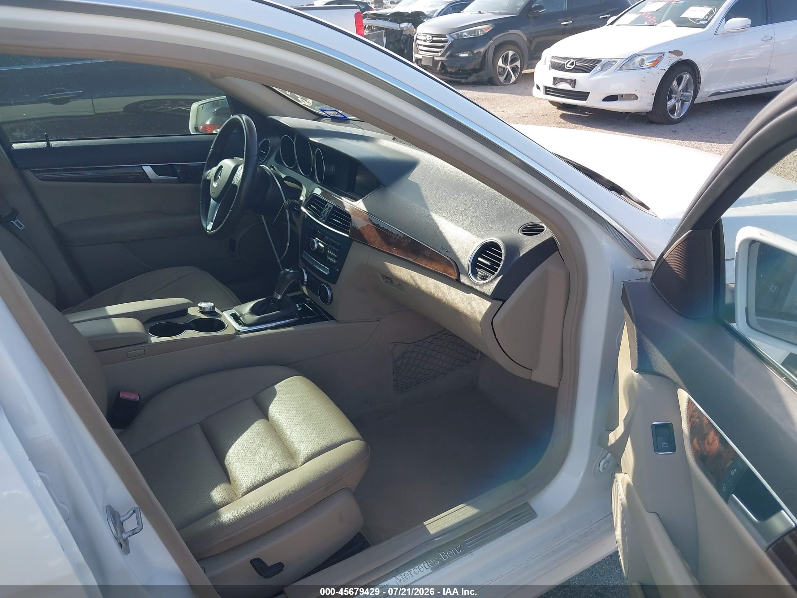 2014 Mercedes-benz C 250 Sport White vin: WDDGF4HB8ER302350