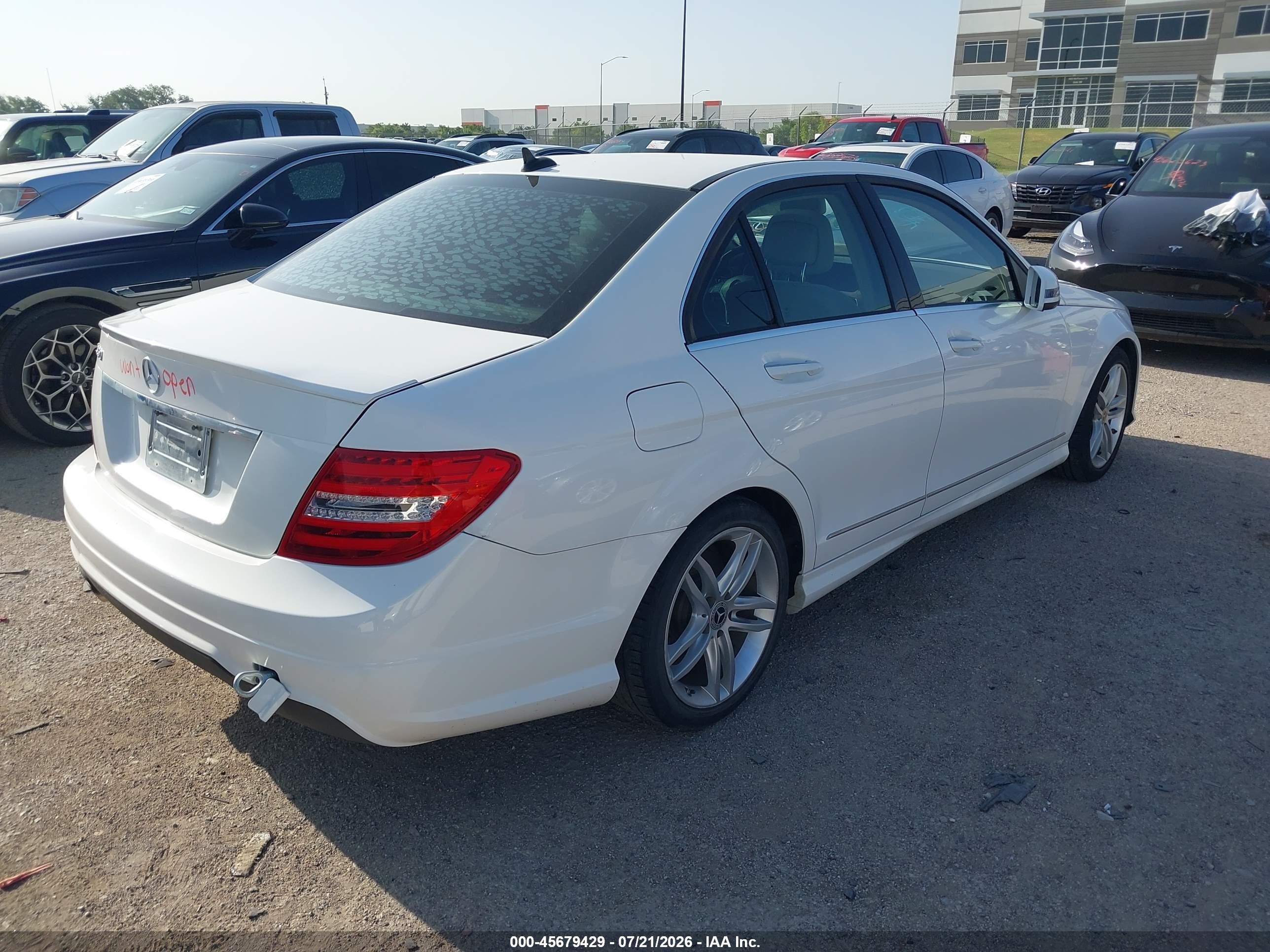2014 Mercedes-benz C 250 Sport White vin: WDDGF4HB8ER302350