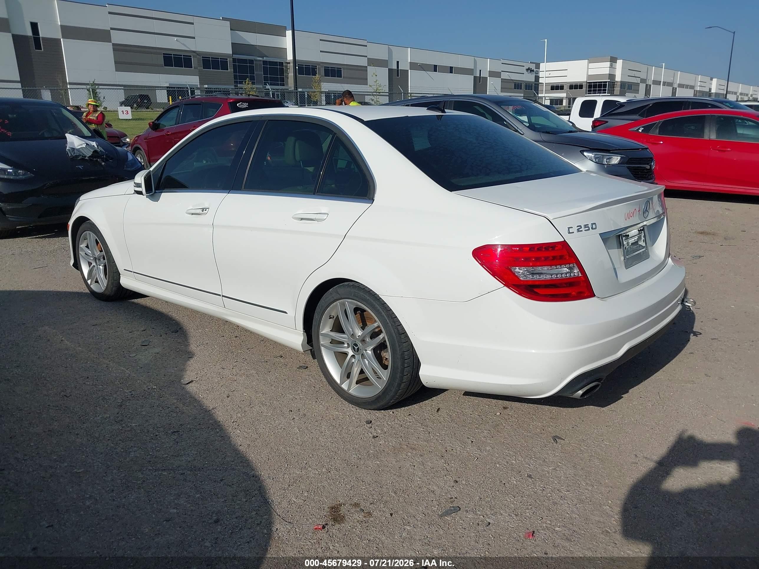 2014 Mercedes-benz C 250 Sport White vin: WDDGF4HB8ER302350