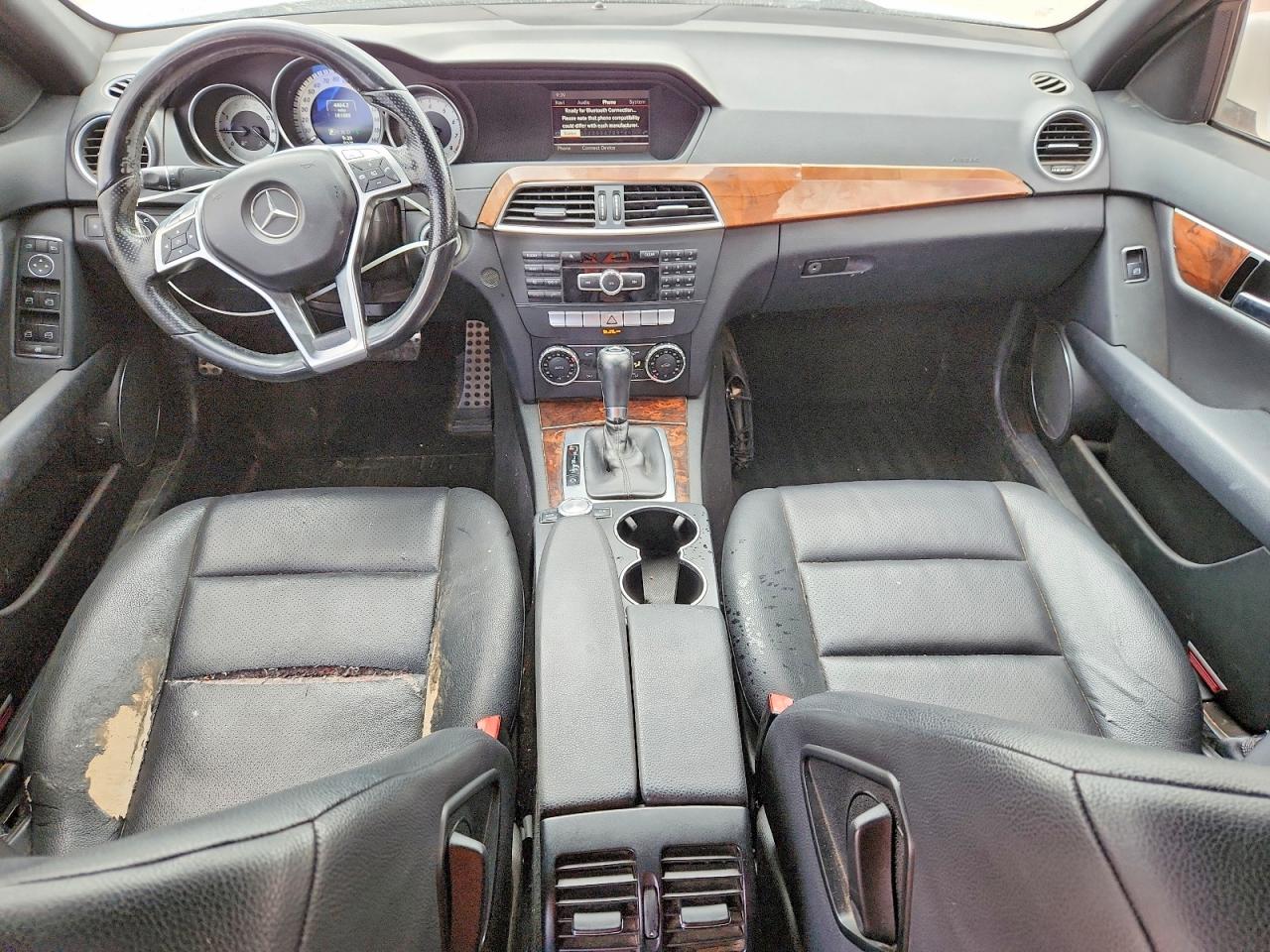 2014 Mercedes-benz C 250 Белый vin: WDDGF4HB8ER313199