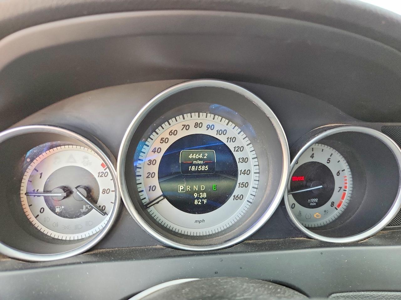2014 Mercedes-benz C 250 Белый vin: WDDGF4HB8ER313199
