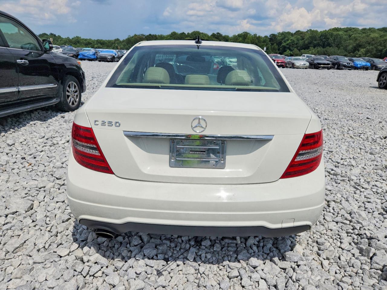 2012 Mercedes-benz C 250 Белый vin: WDDGF4HB9CA612213