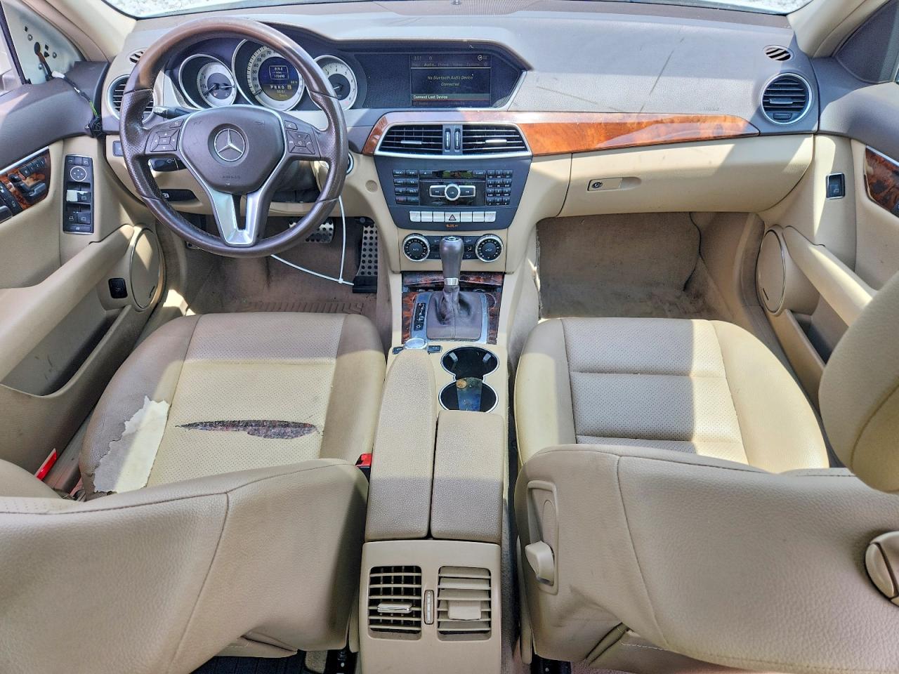 2012 Mercedes-benz C 250 Белый vin: WDDGF4HB9CA612213