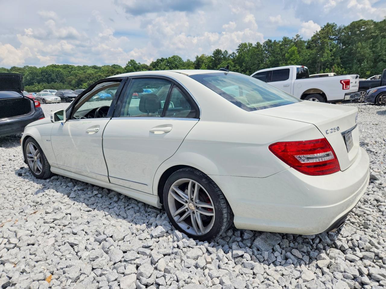 2012 Mercedes-benz C 250 Белый vin: WDDGF4HB9CA612213
