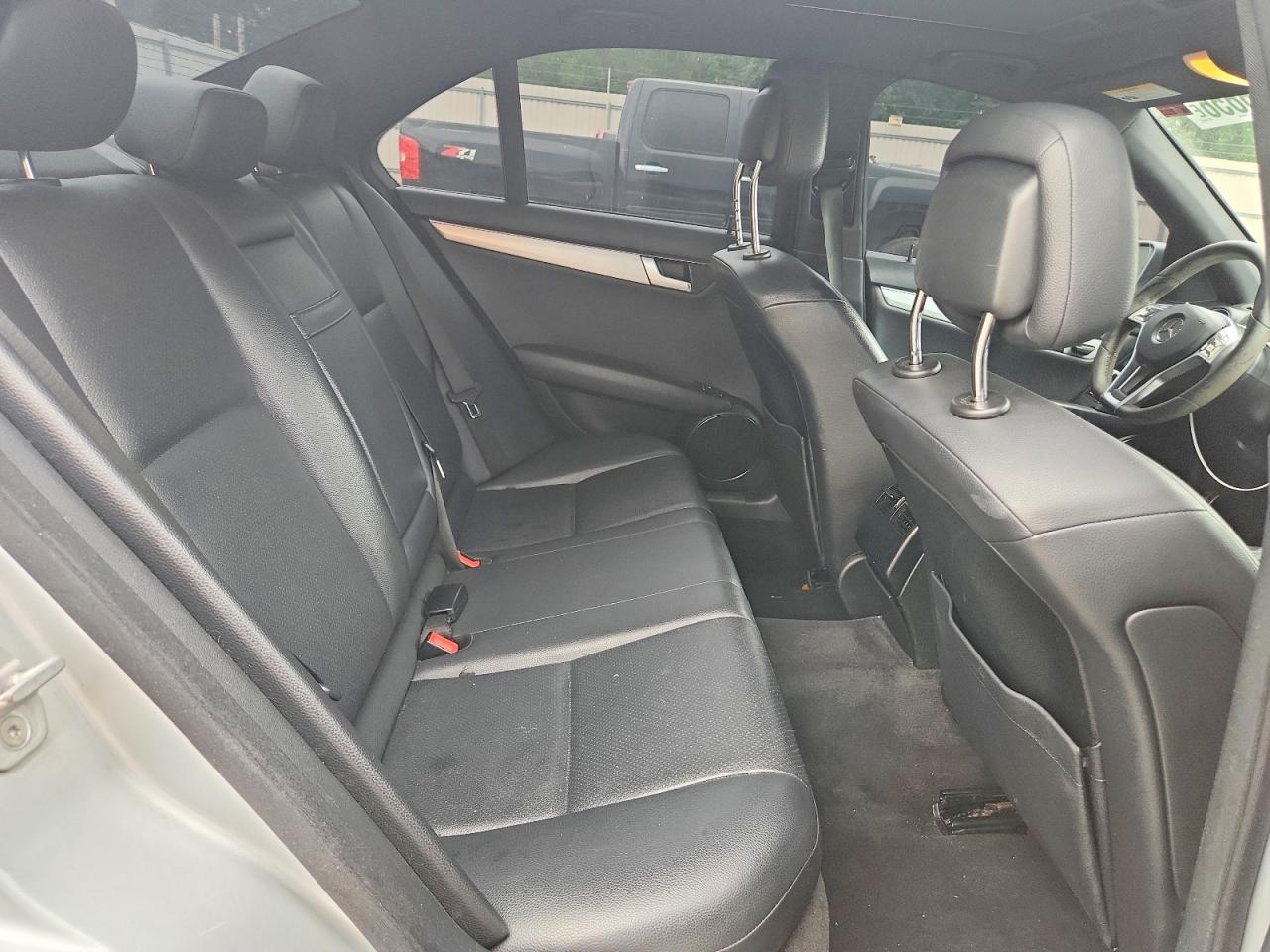 2012 Mercedes-benz C 250 Серебряный vin: WDDGF4HB9CA679930