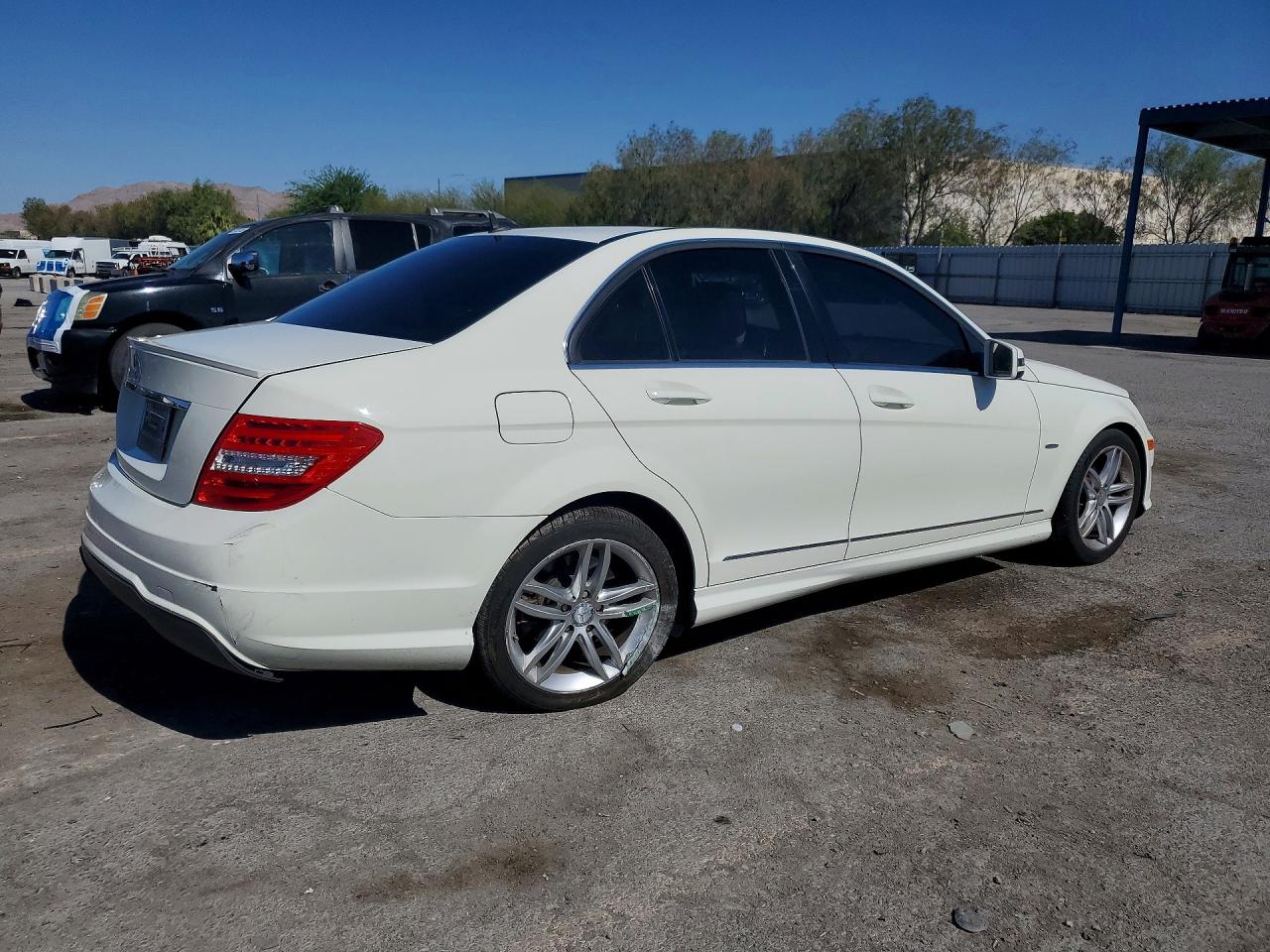2012 Mercedes-benz C 250 White vin: WDDGF4HB9CF853286