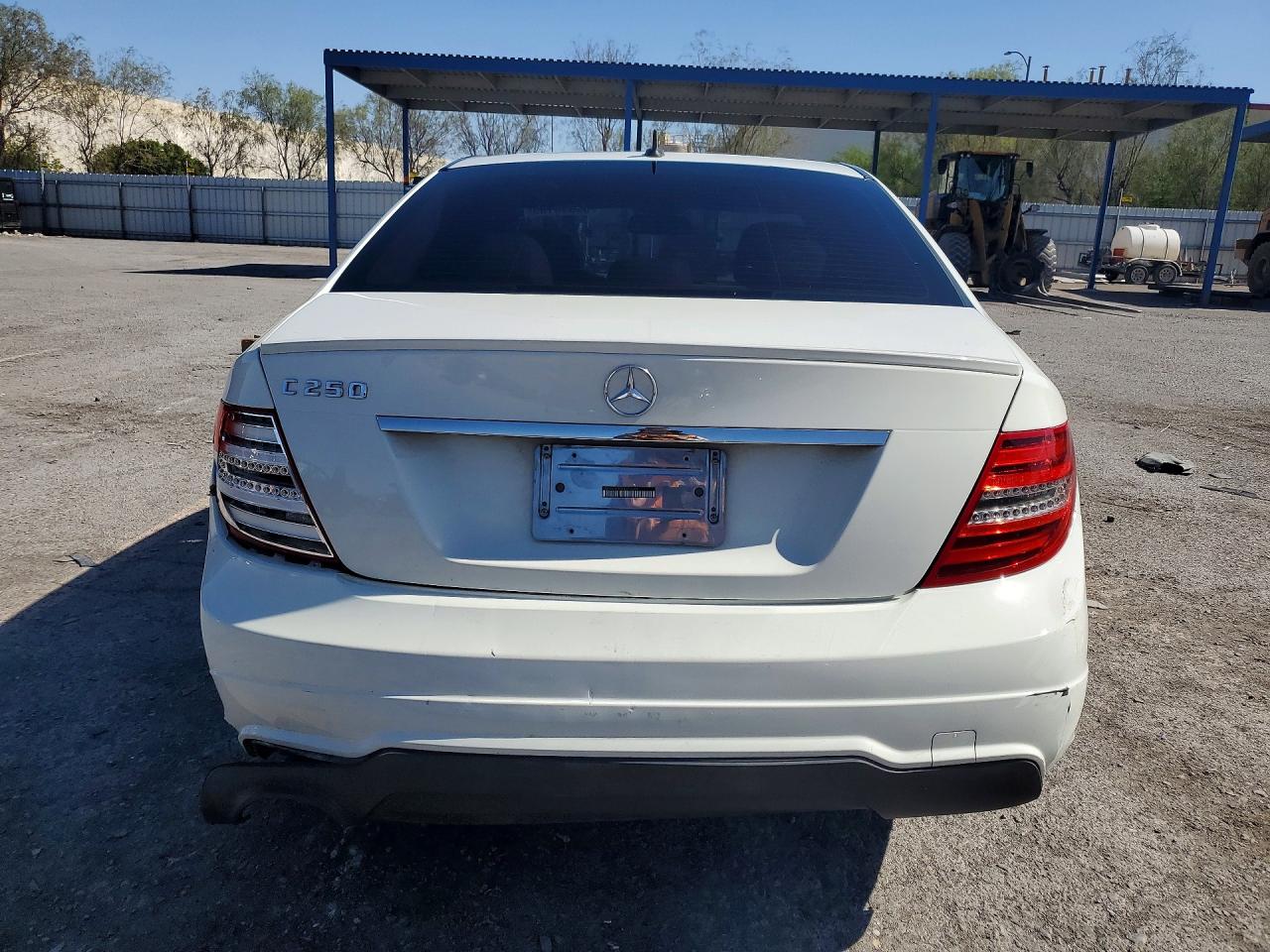 2012 Mercedes-benz C 250 White vin: WDDGF4HB9CF853286
